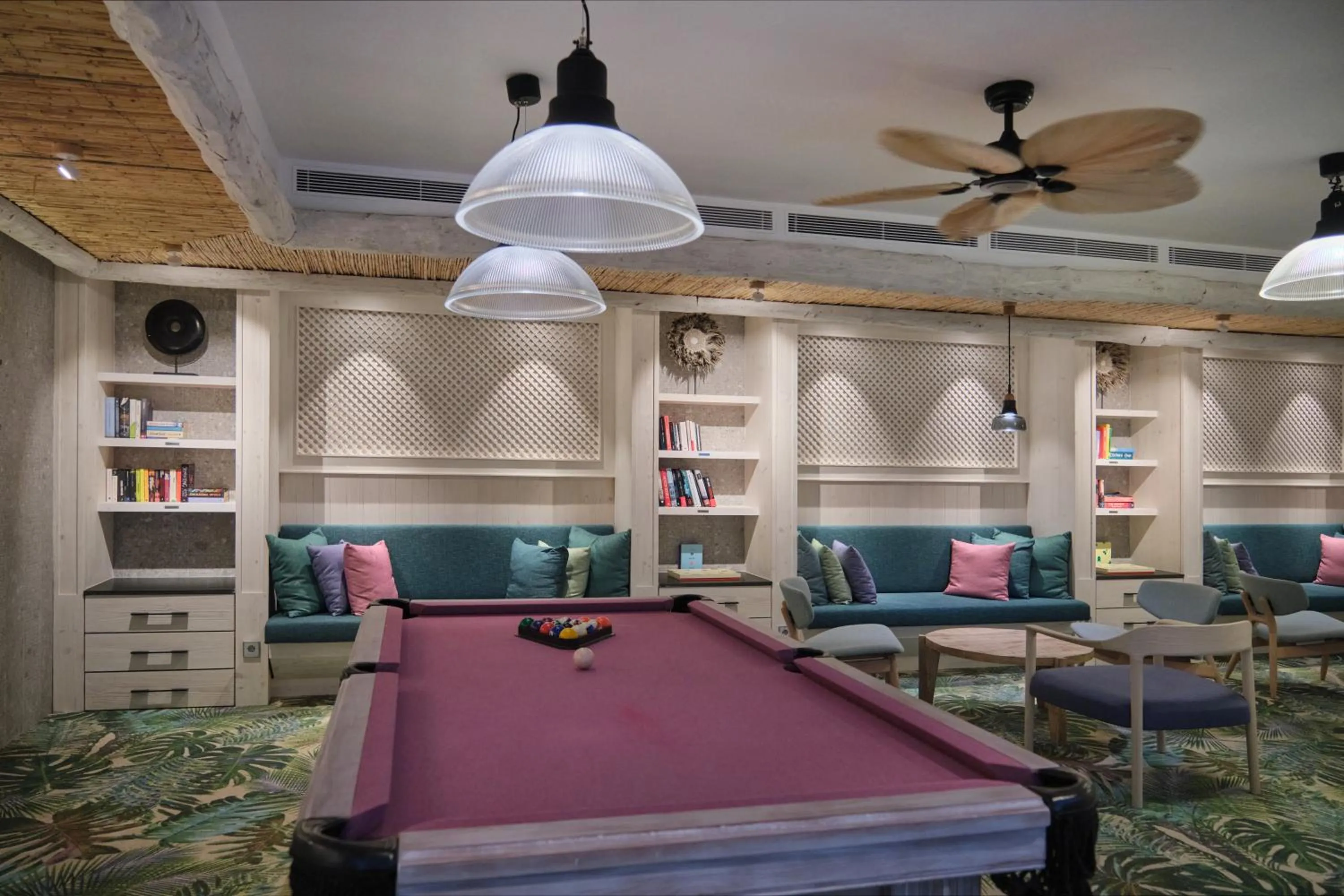 Billiard in El Vicenç de la Mar - Adults Only - Over 12