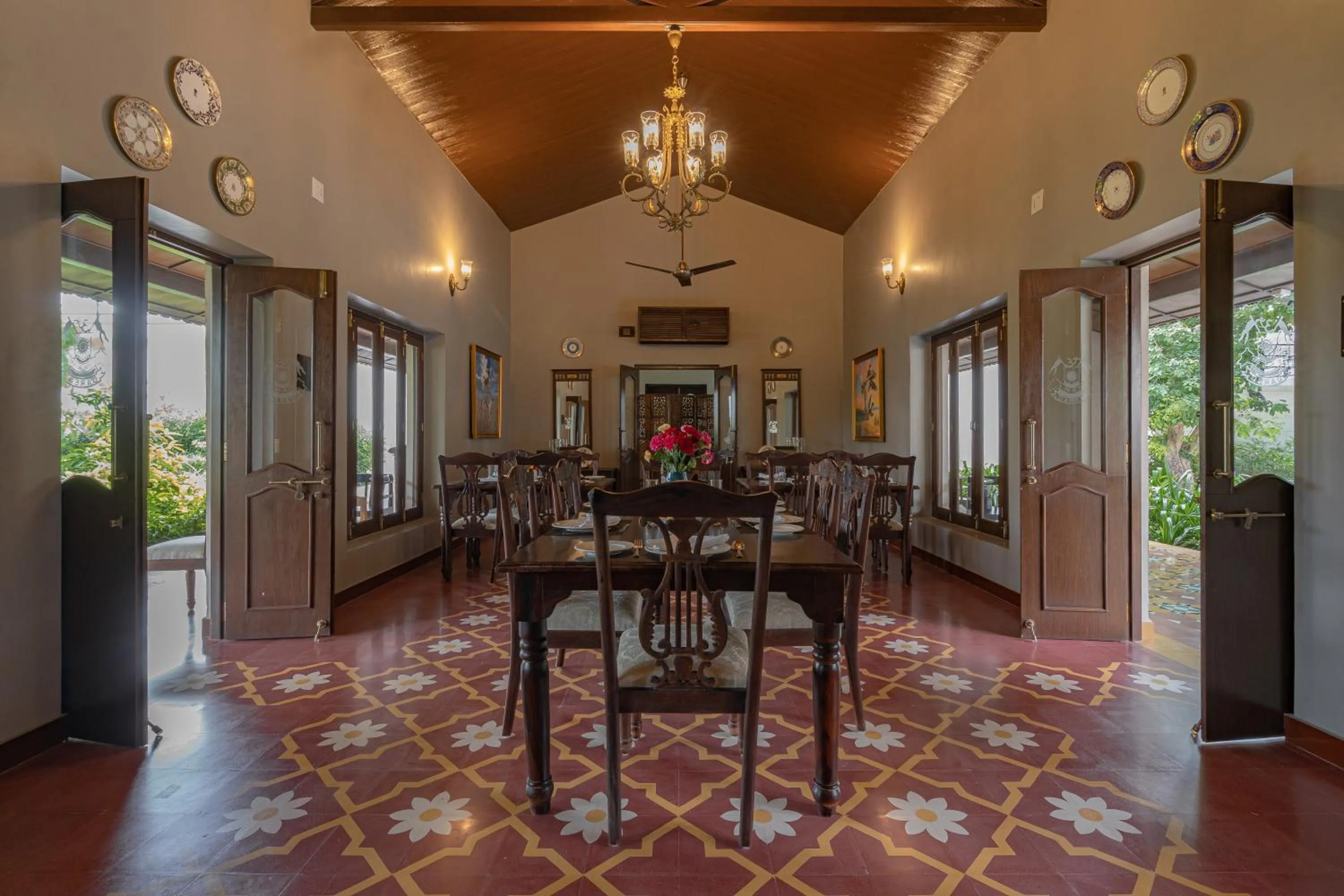 Restaurant/places to eat in Tree of Life Darbargadh Dared