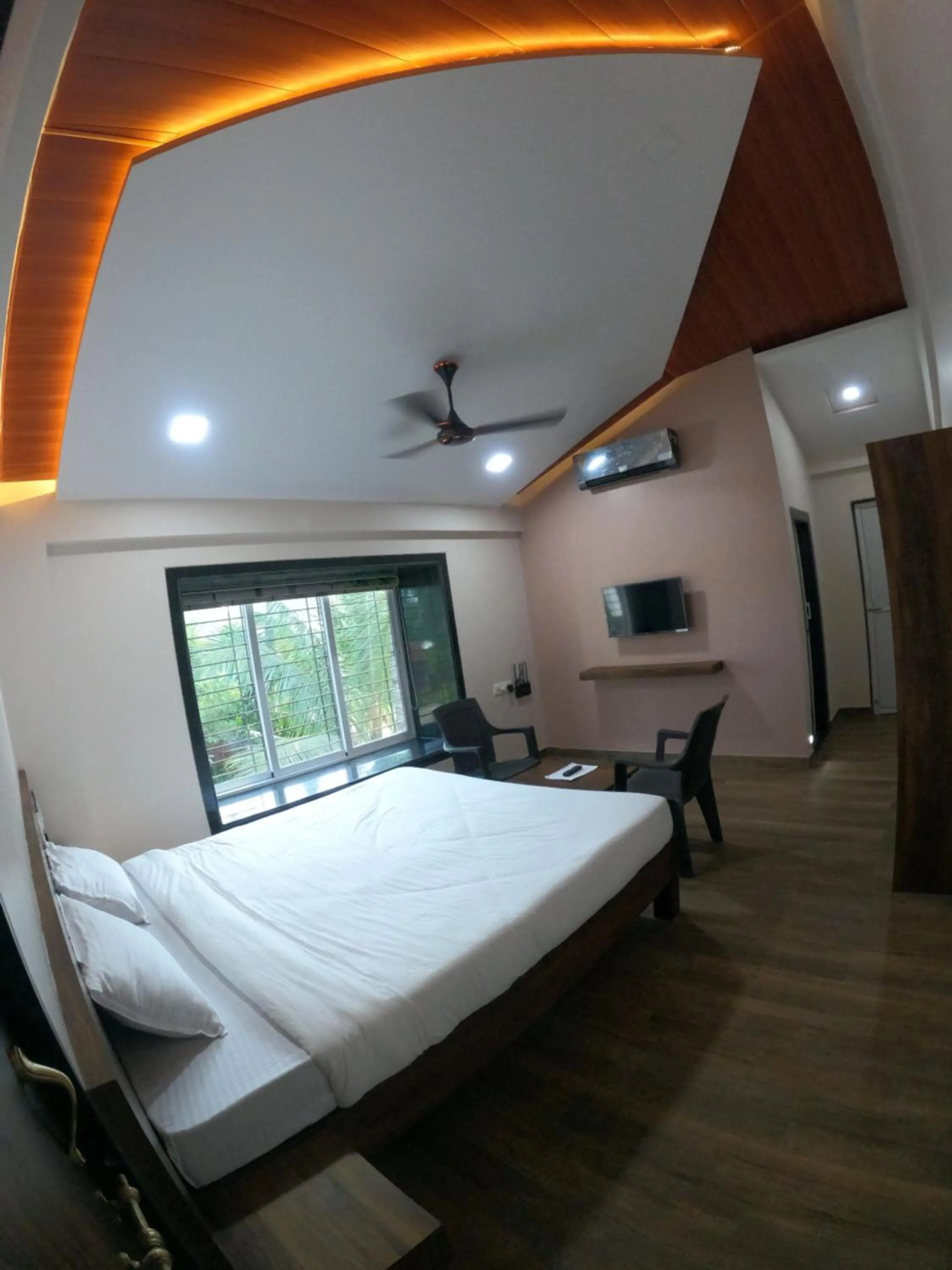 Bed in Jimmy Beach Resort