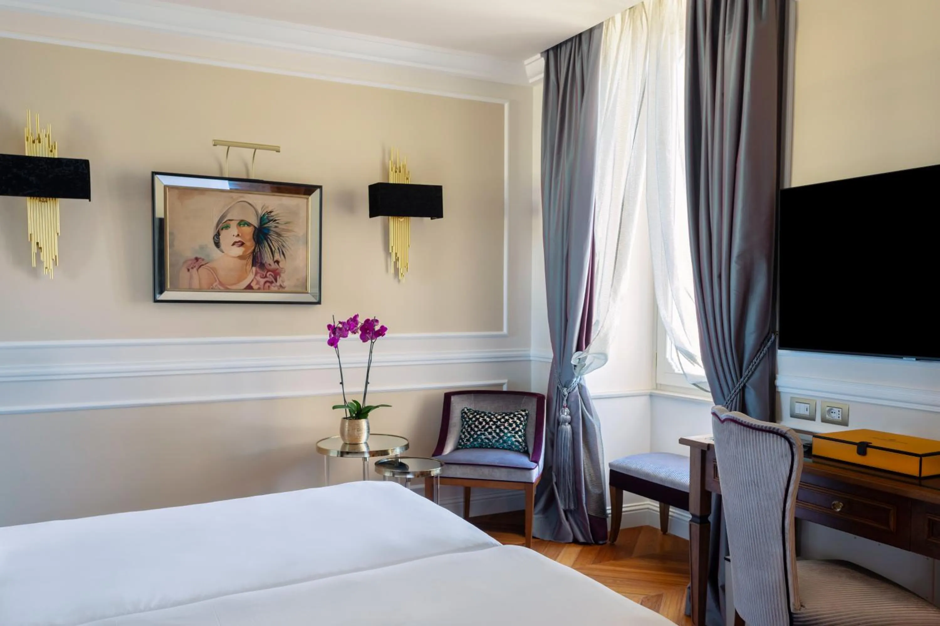 Bed in Grand Hotel Des Etrangers- The Leading Hotels of the World