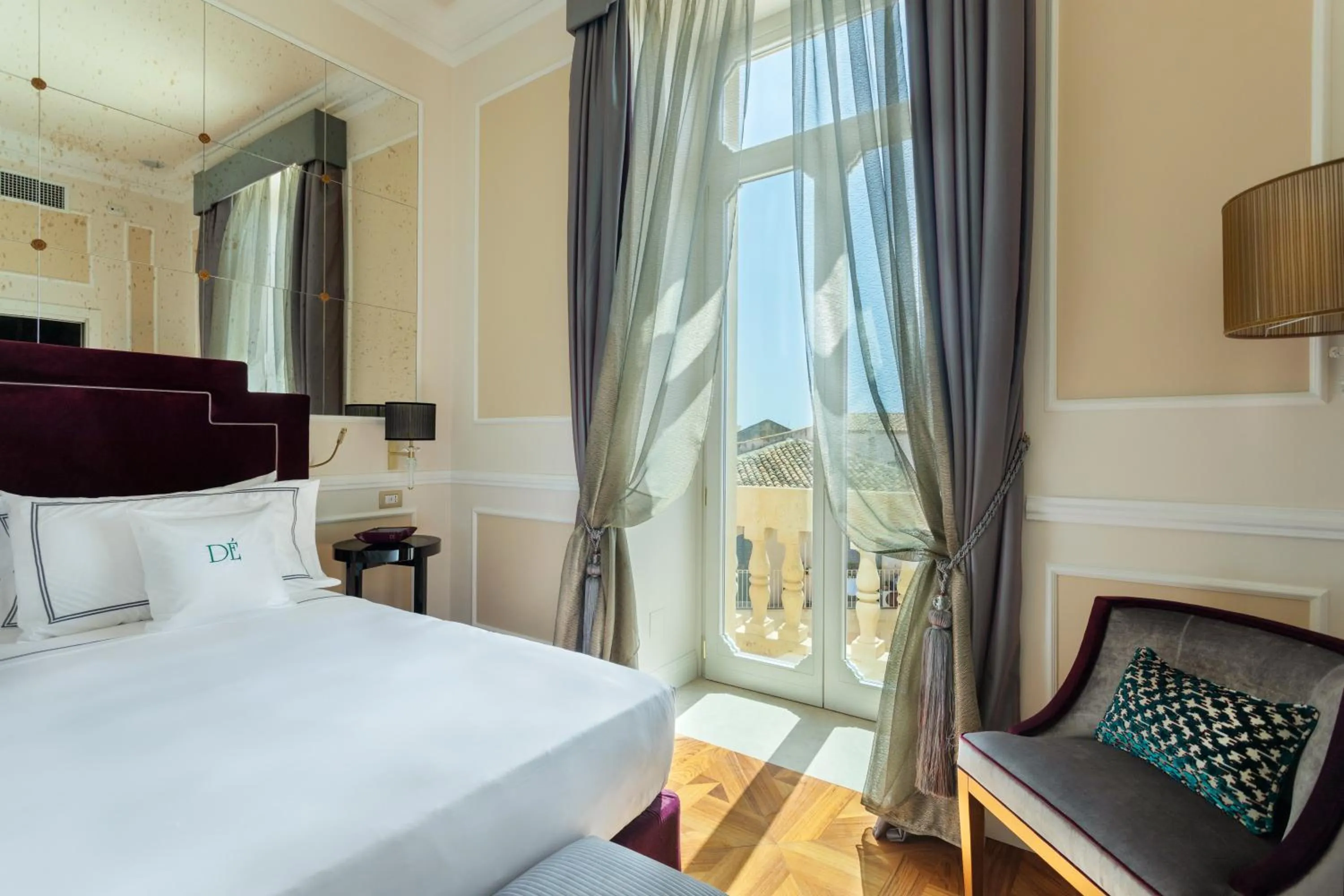 Bedroom, Bed in Grand Hotel Des Etrangers- The Leading Hotels of the World