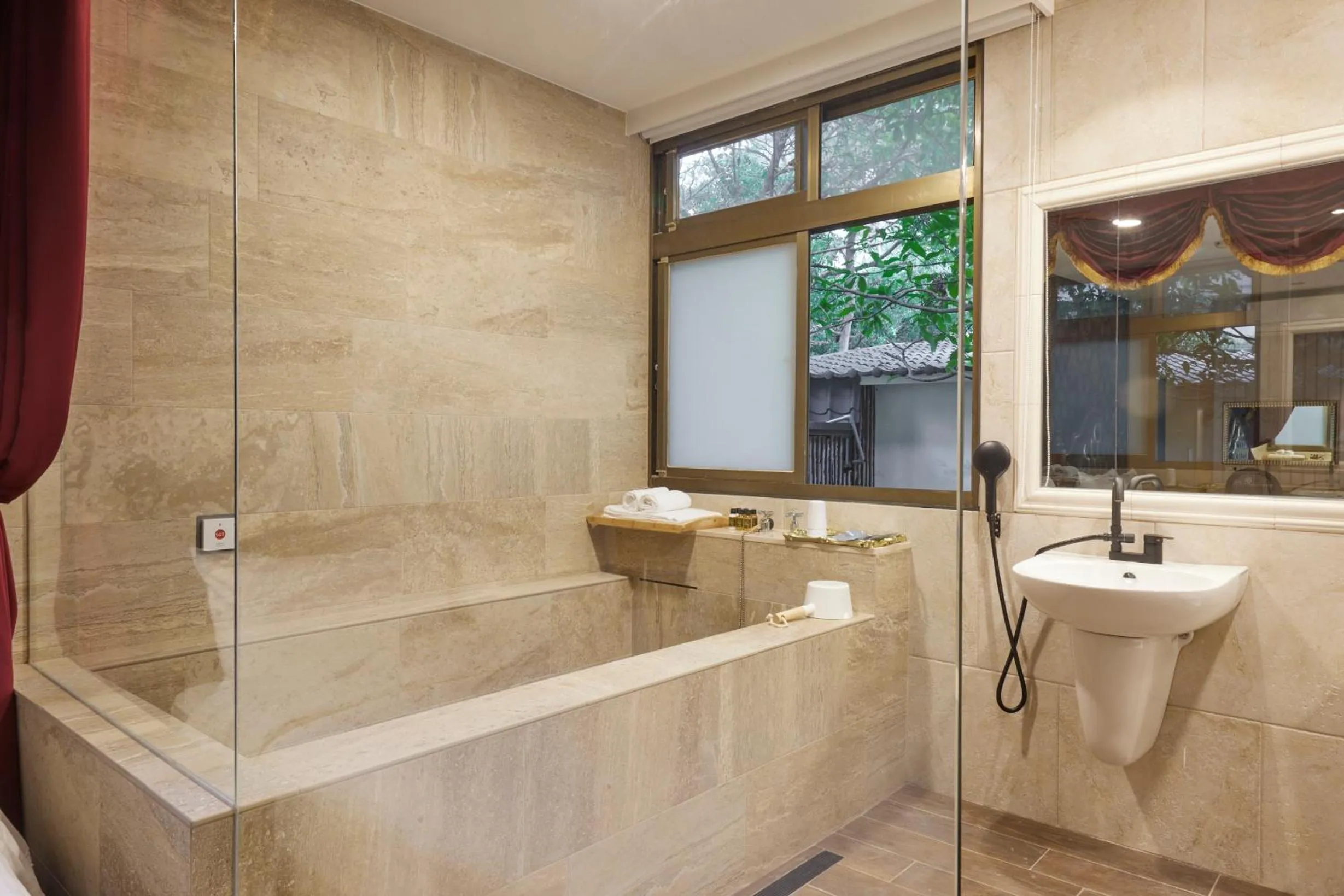 Bath in Kyokusui Hotspring Hotel