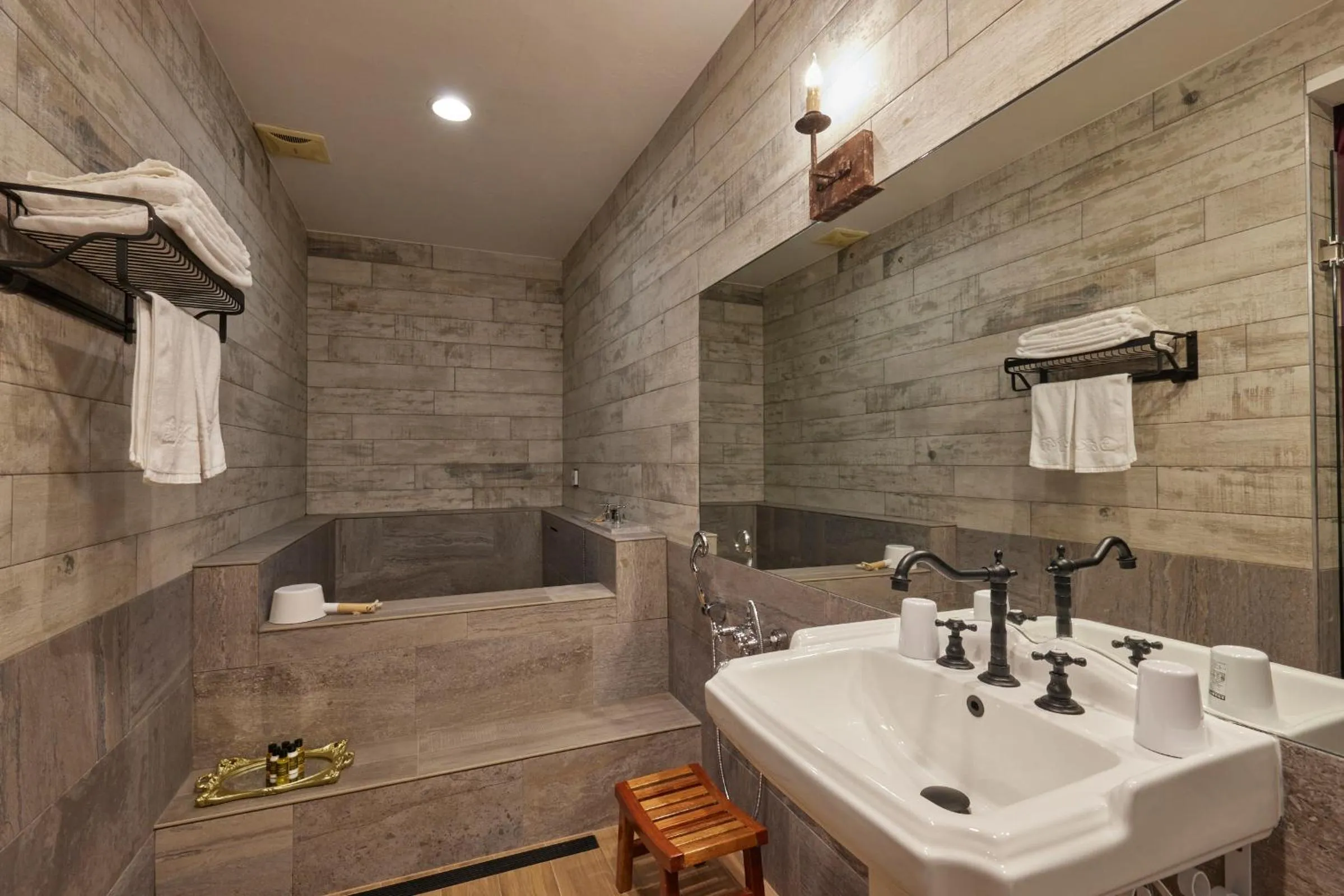 Shower in Kyokusui Hotspring Hotel