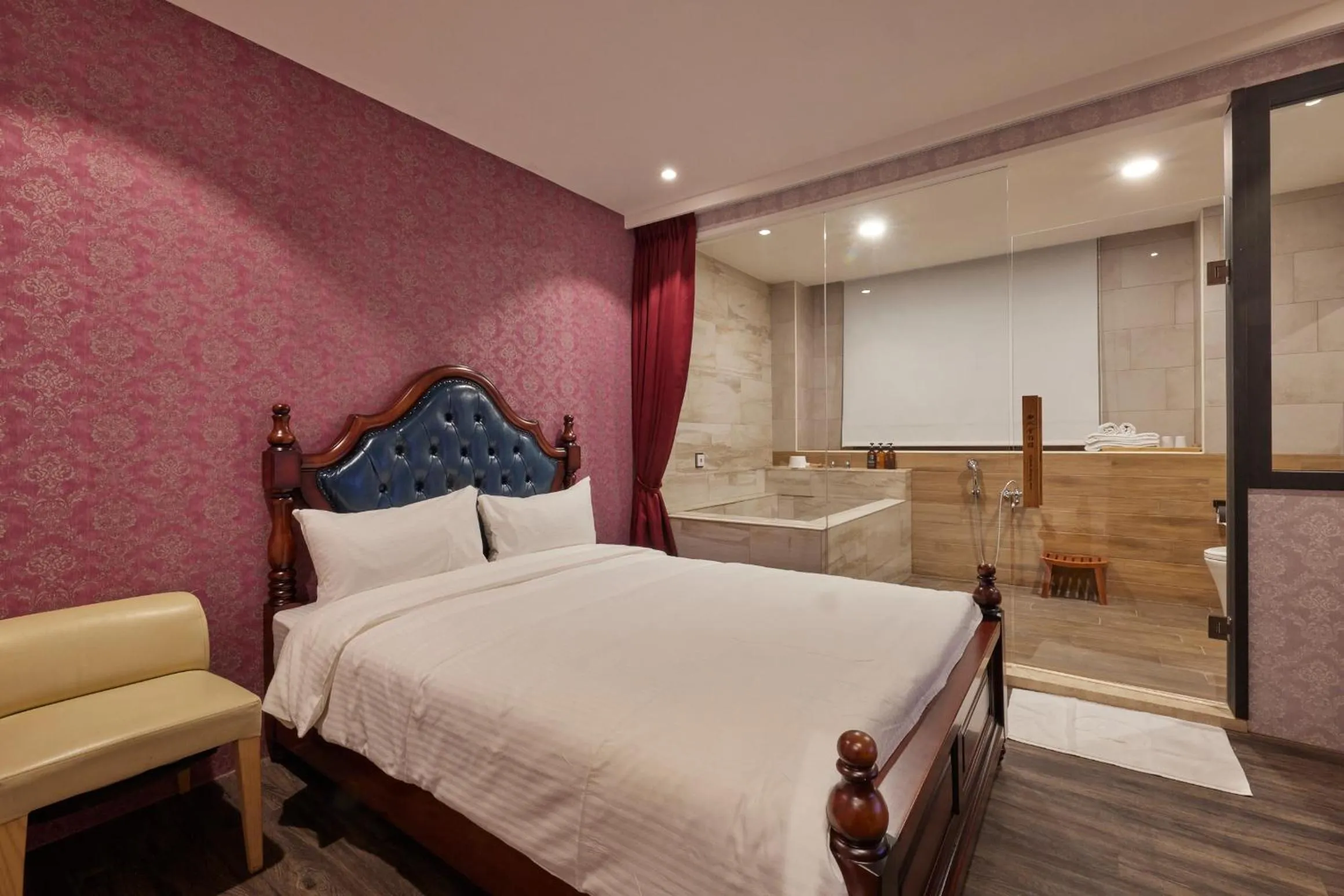 Bed in Kyokusui Hotspring Hotel