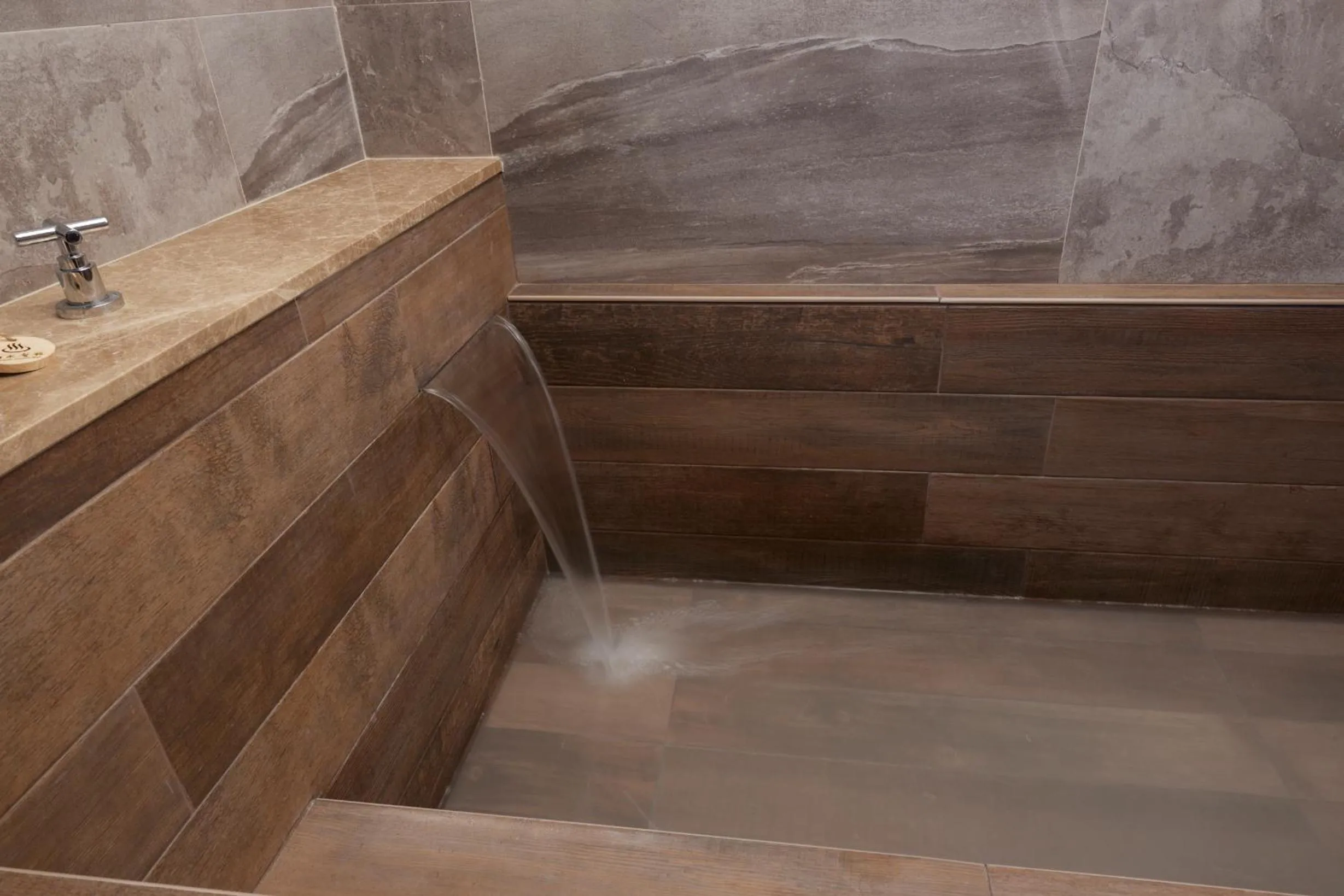 Bath in Kyokusui Hotspring Hotel