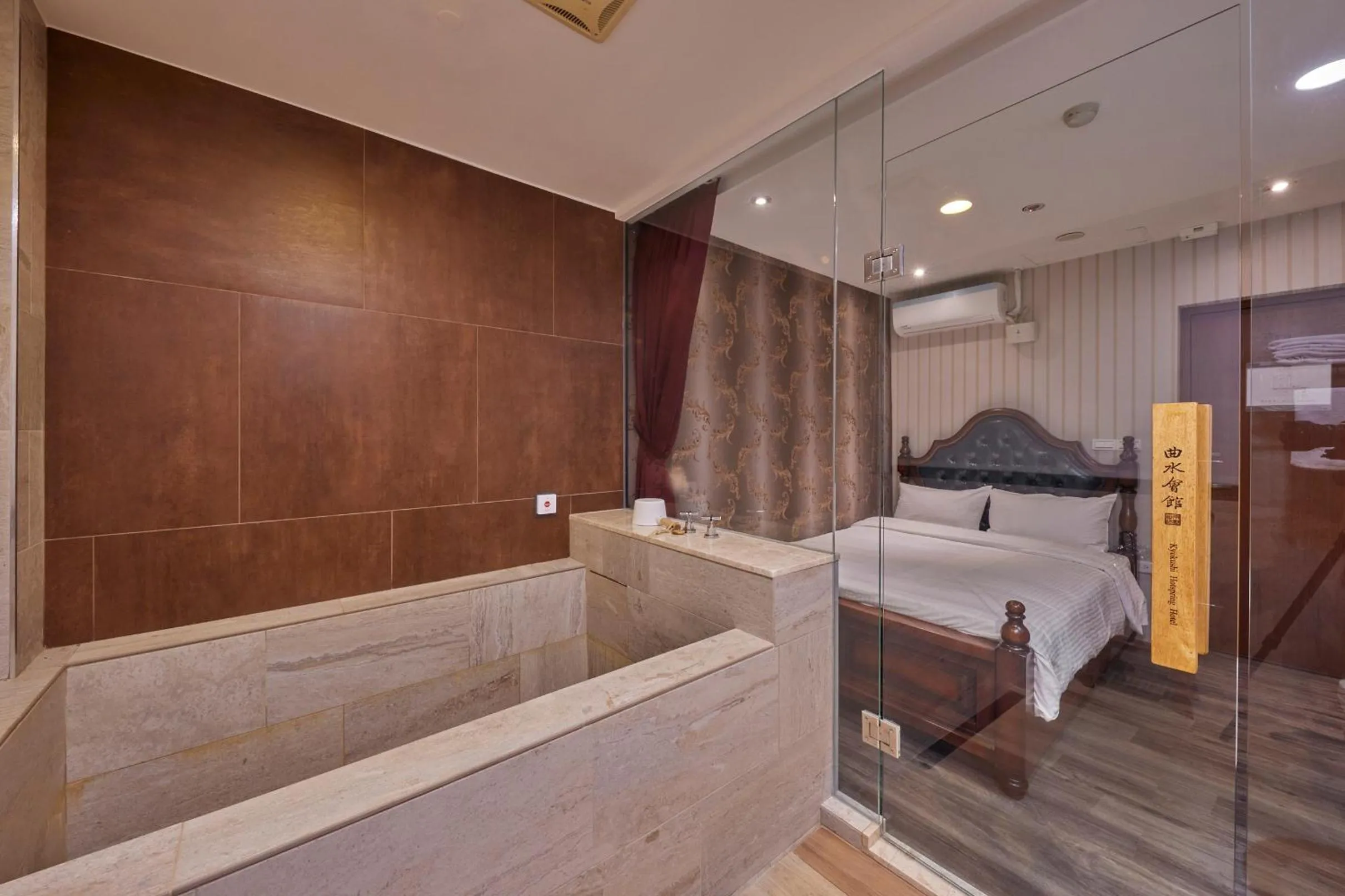 Bed in Kyokusui Hotspring Hotel