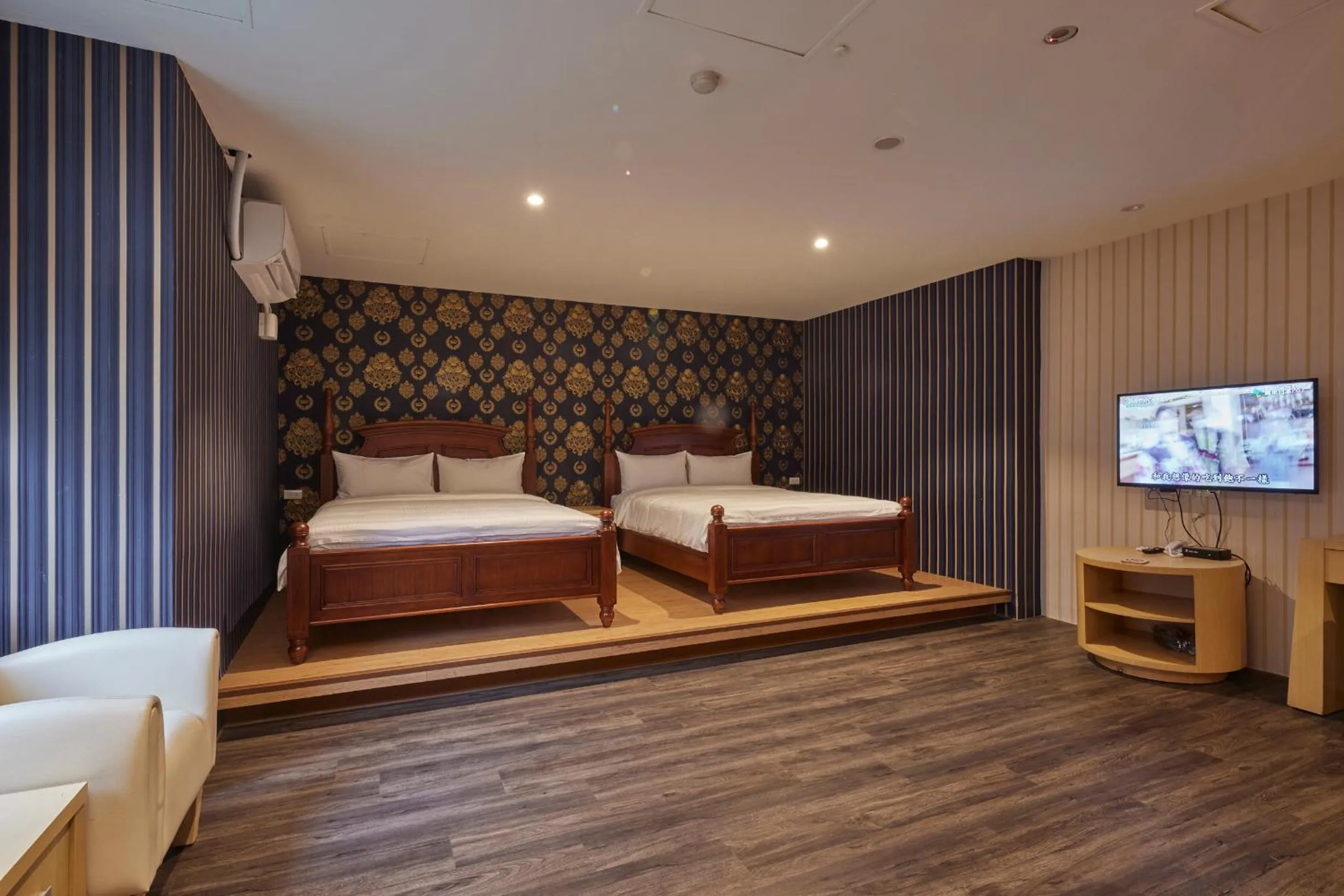 Bed in Kyokusui Hotspring Hotel