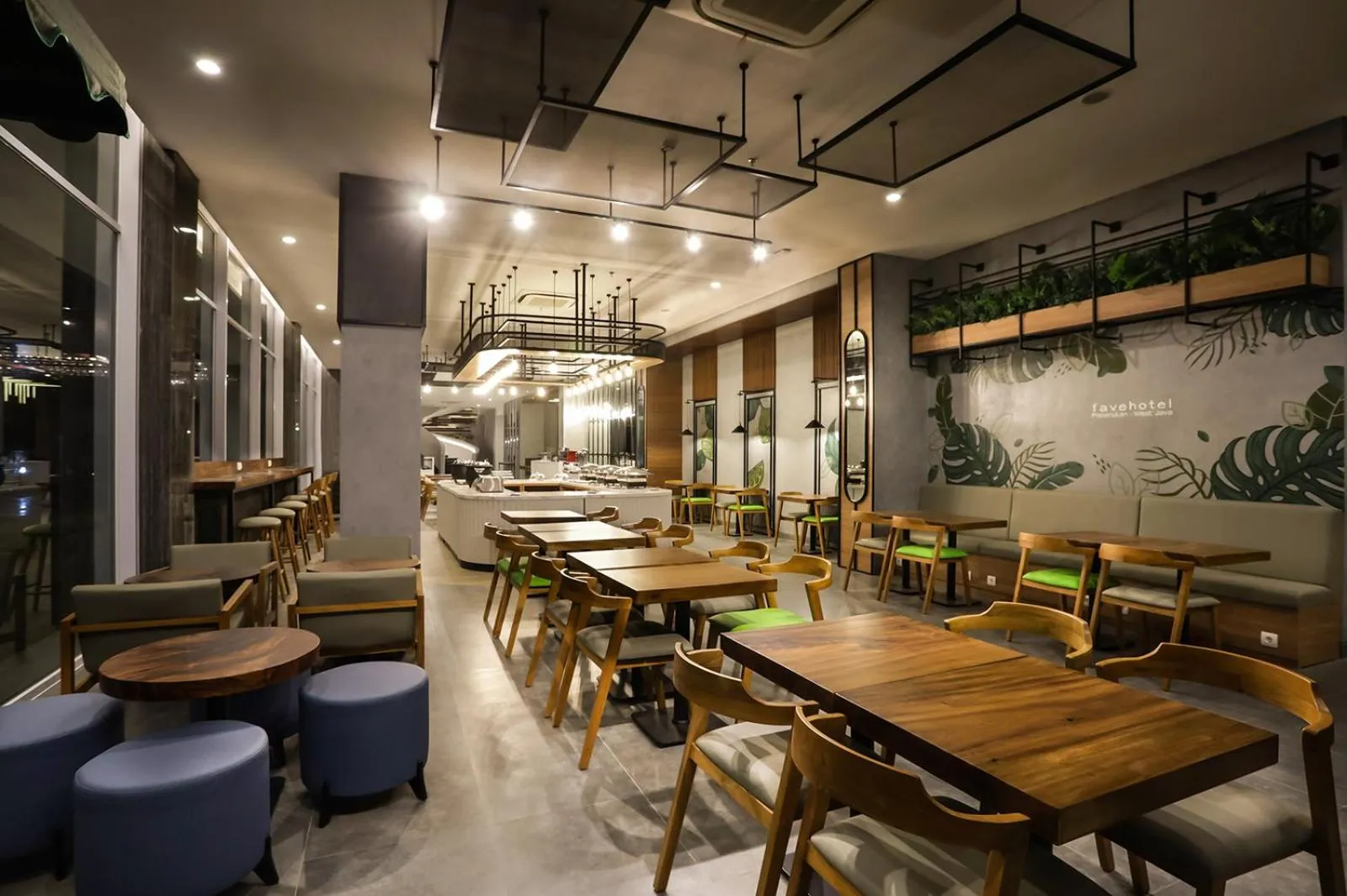 Restaurant/places to eat in favehotel Pamanukan