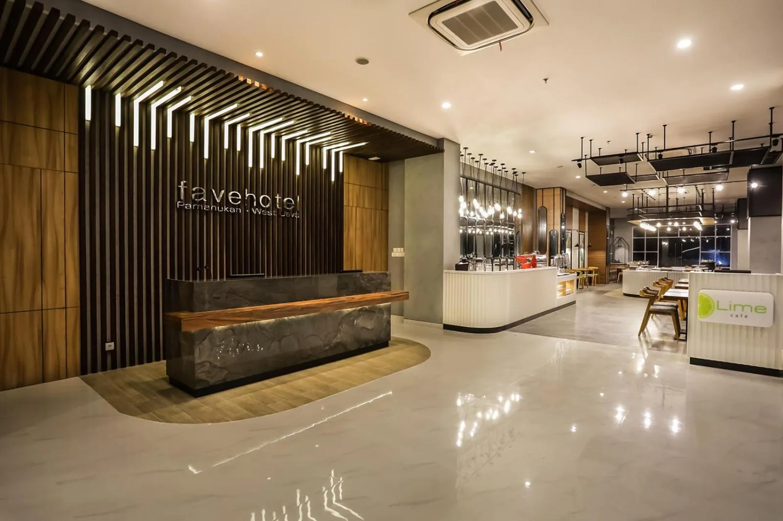 Lobby or reception in favehotel Pamanukan