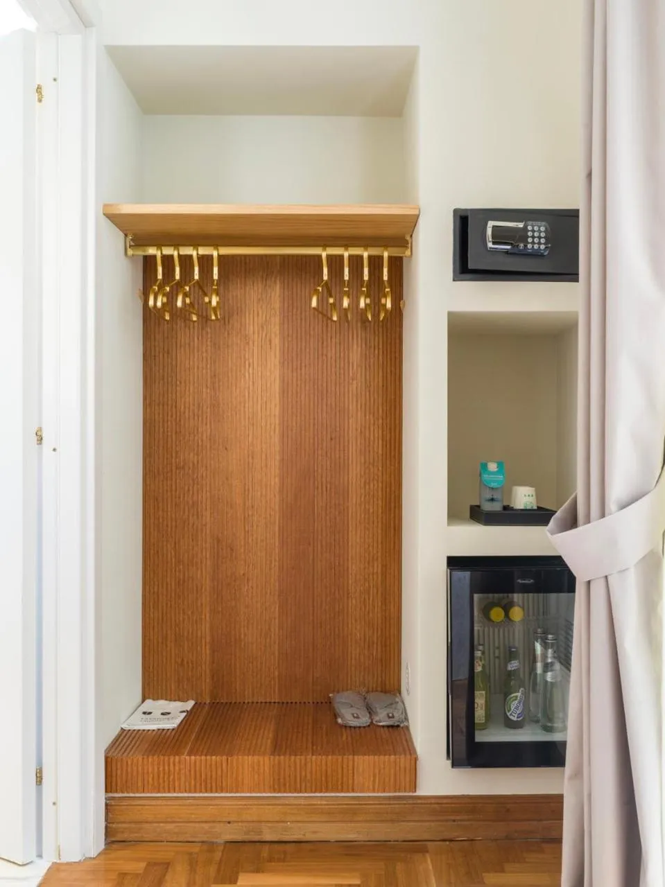 minibar in UNA Hotels One Catania