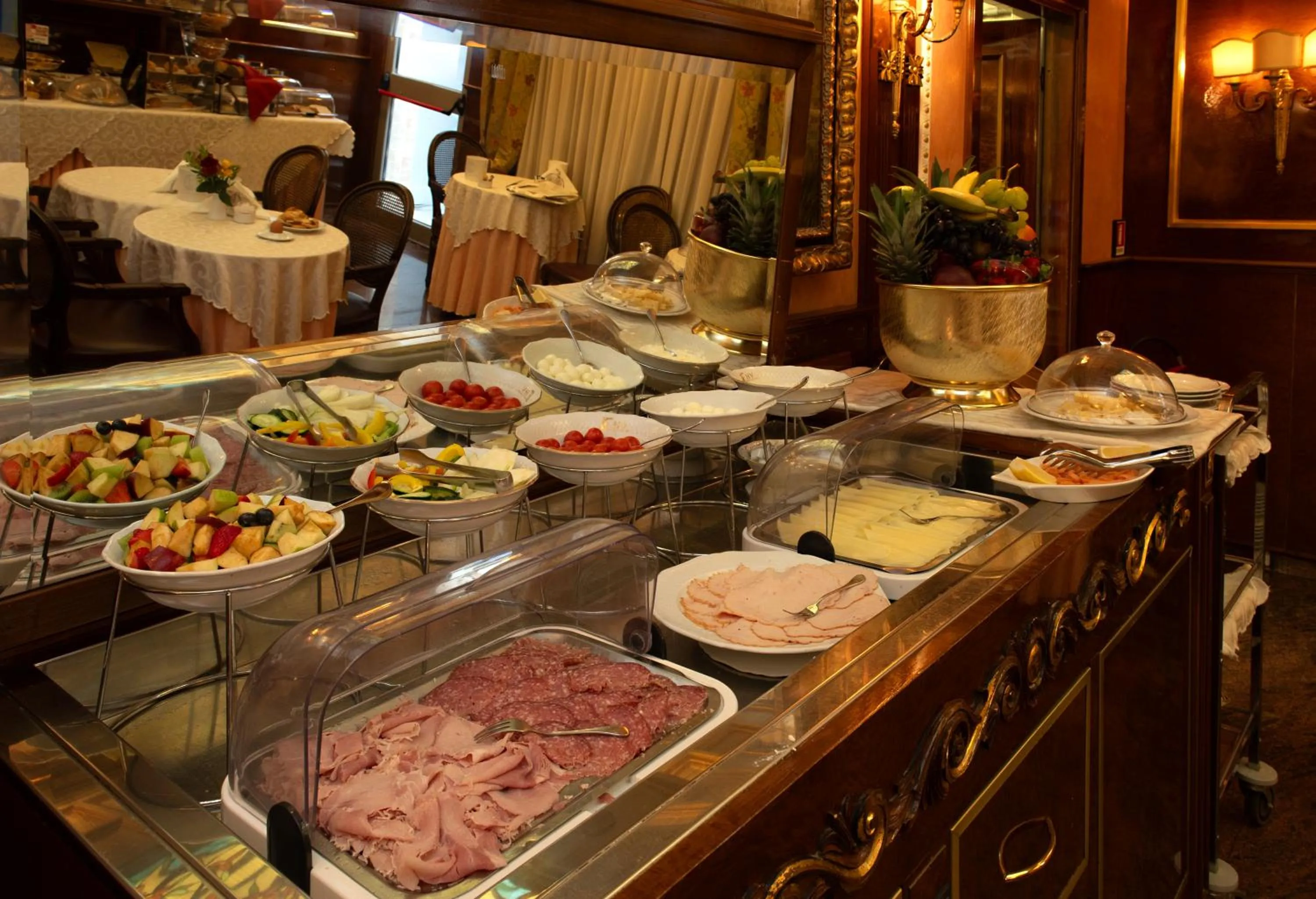 Breakfast in Hotel Vittoria