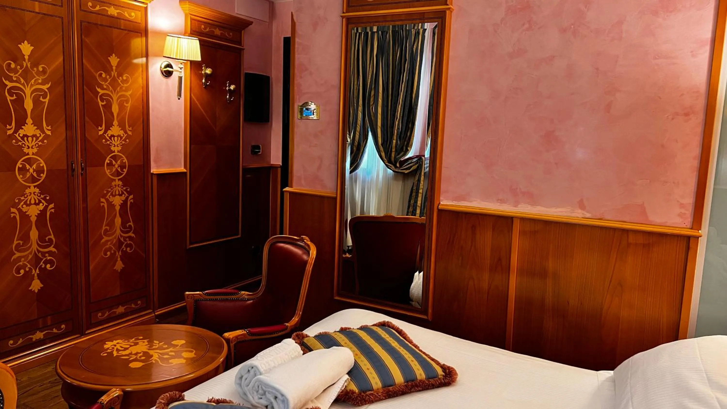 Bed in Hotel Vittoria