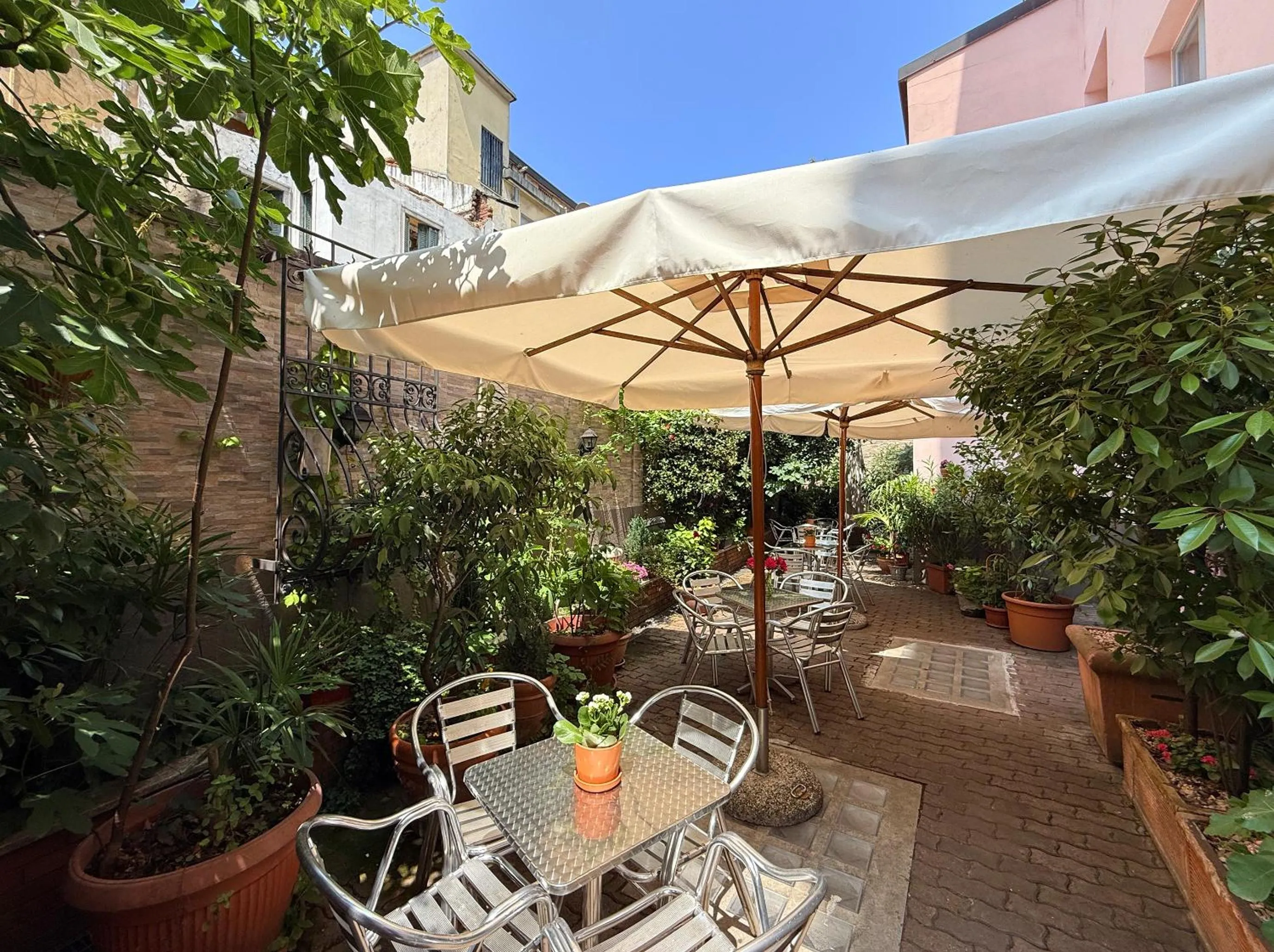 Garden in Hotel Vittoria