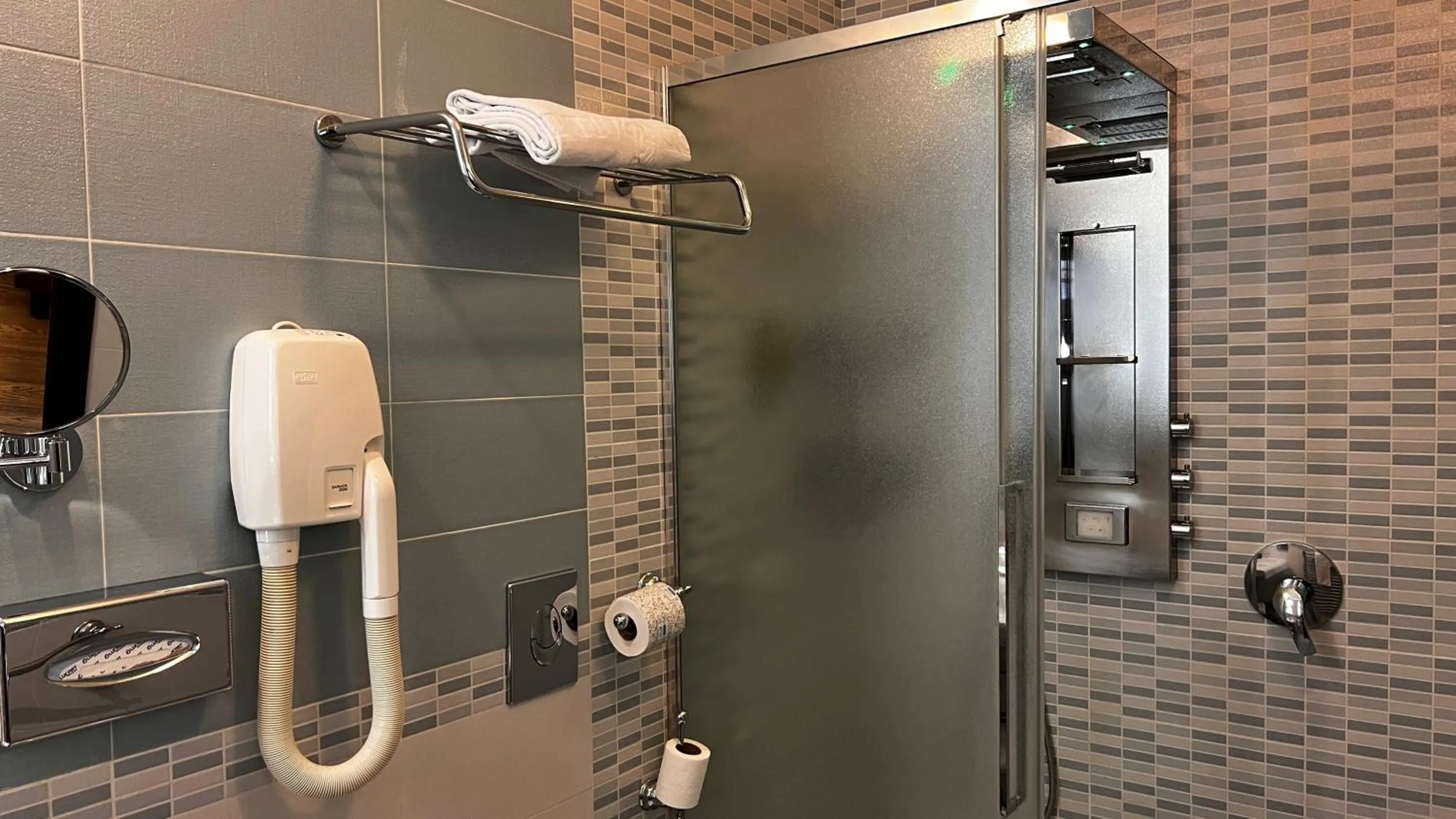 Shower in Hotel Vittoria