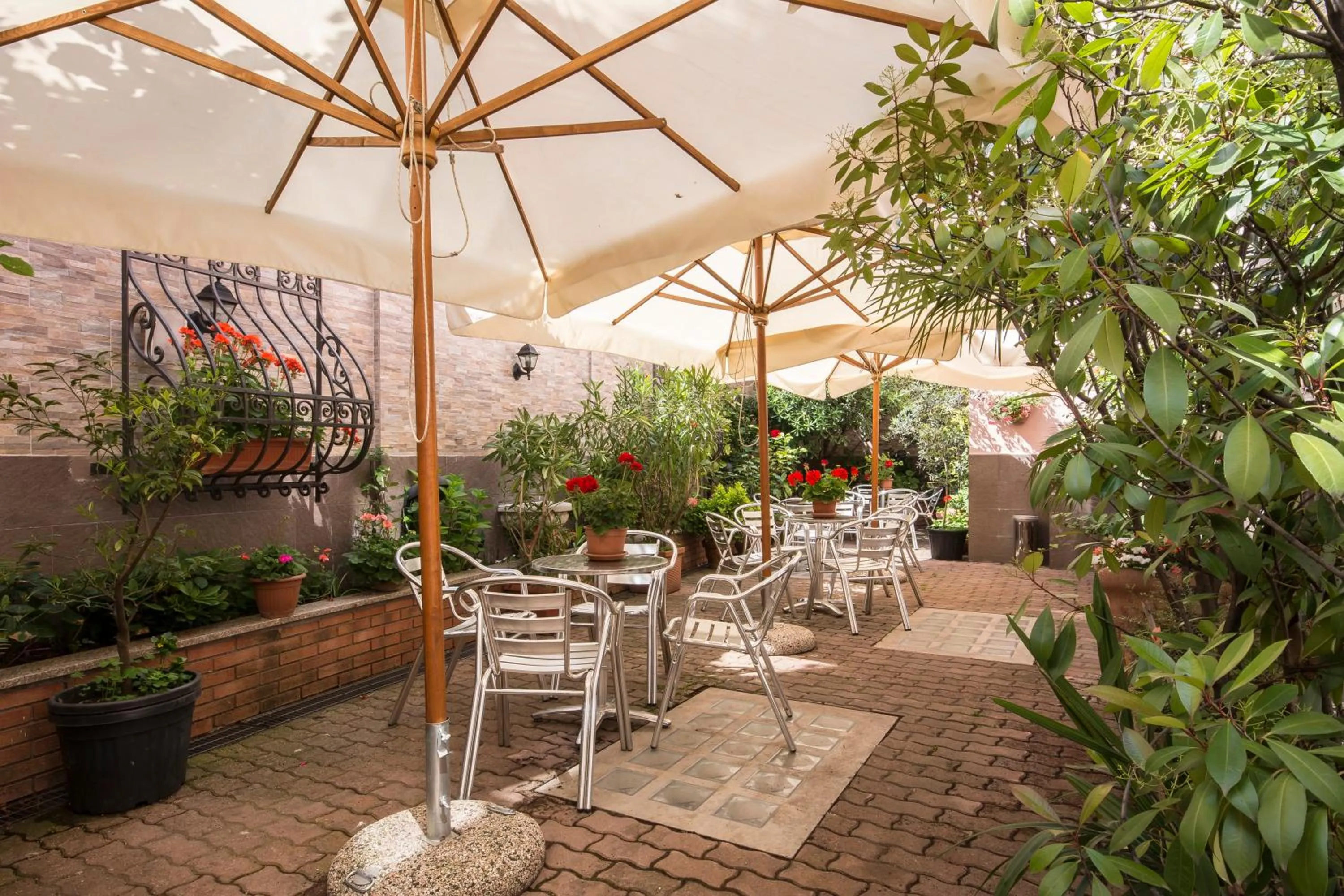 Patio in Hotel Vittoria