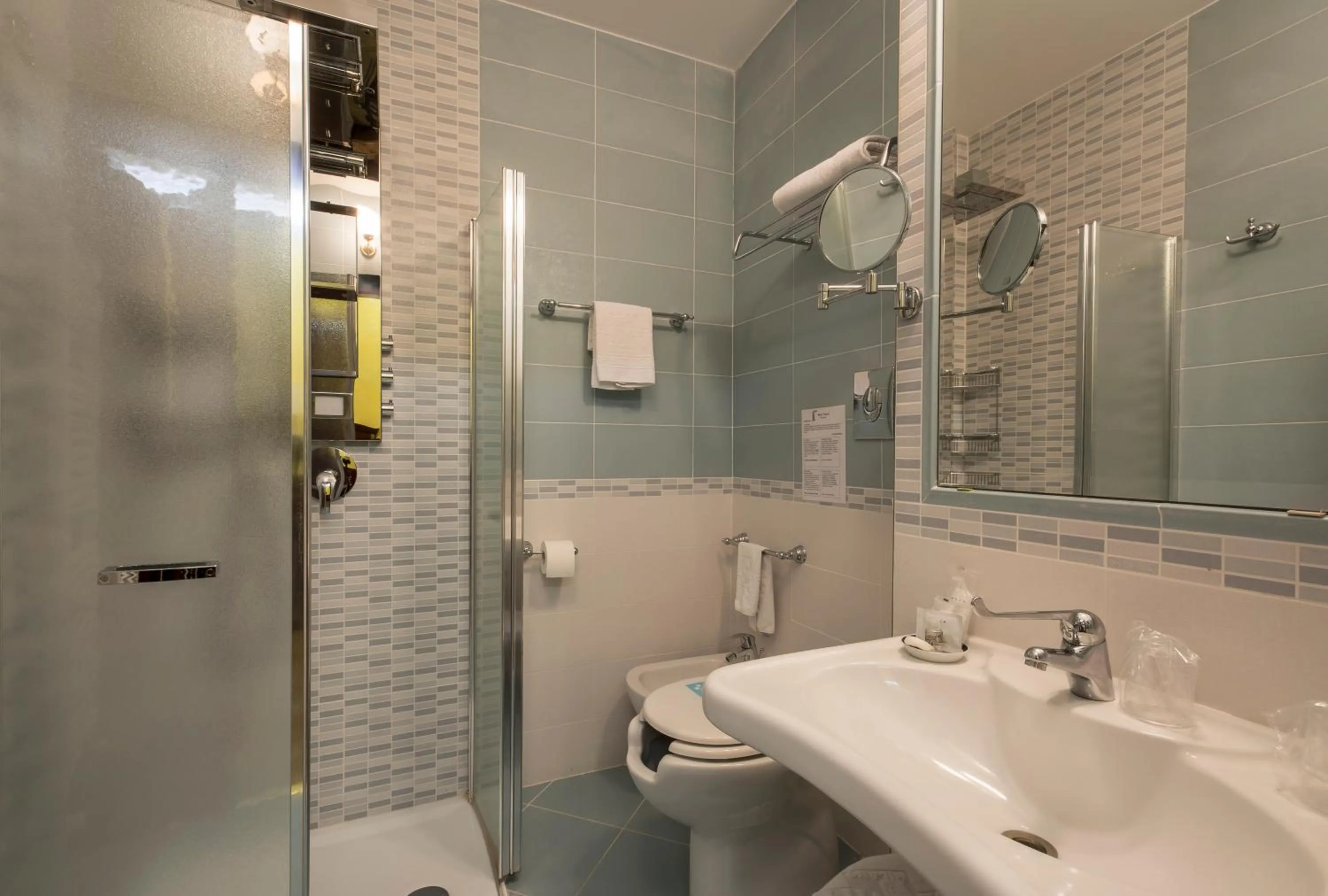 Bathroom in Hotel Vittoria