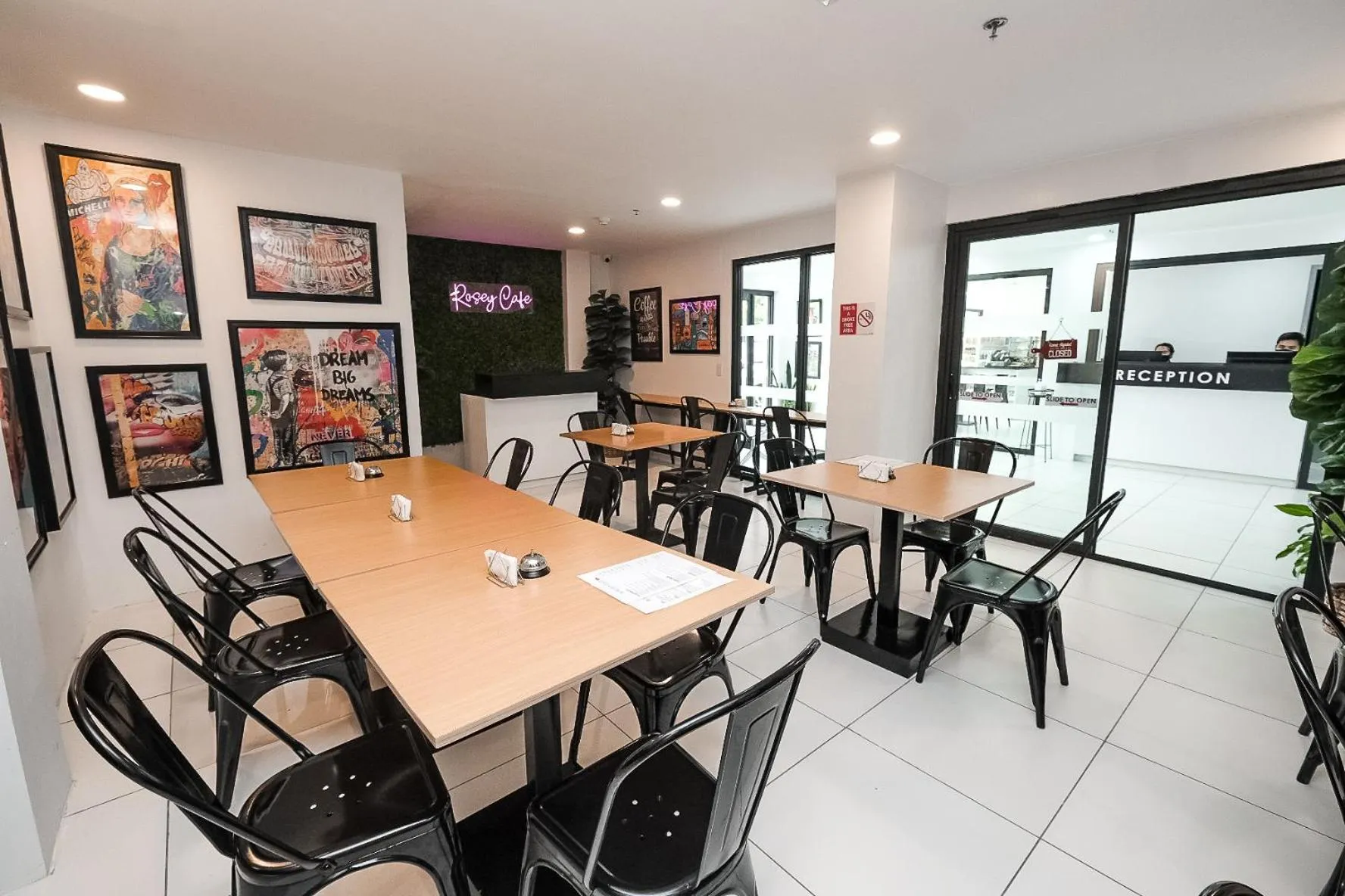 Restaurant/places to eat in Rosey Hotel