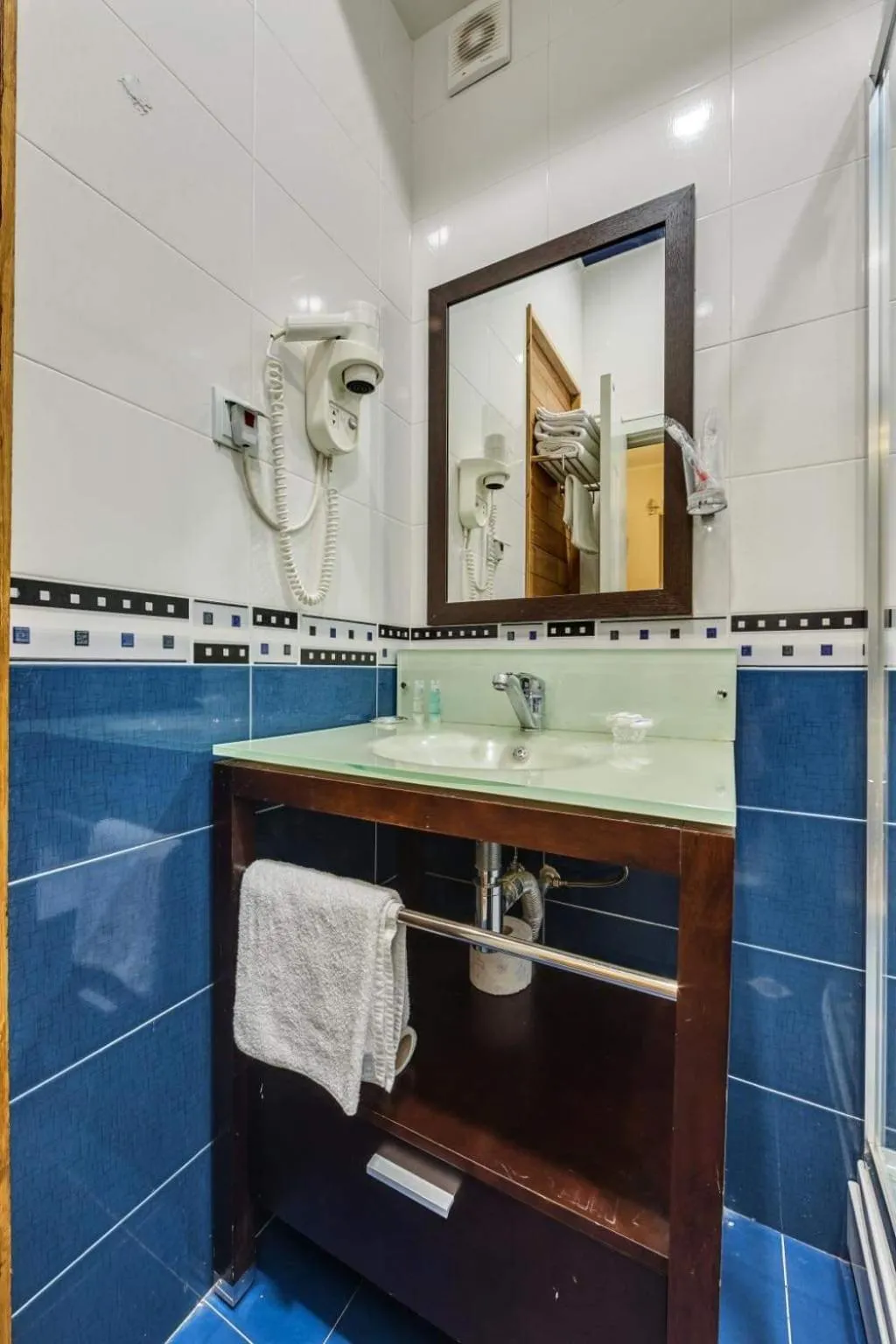 Shower in House 52 Boutique Hotel