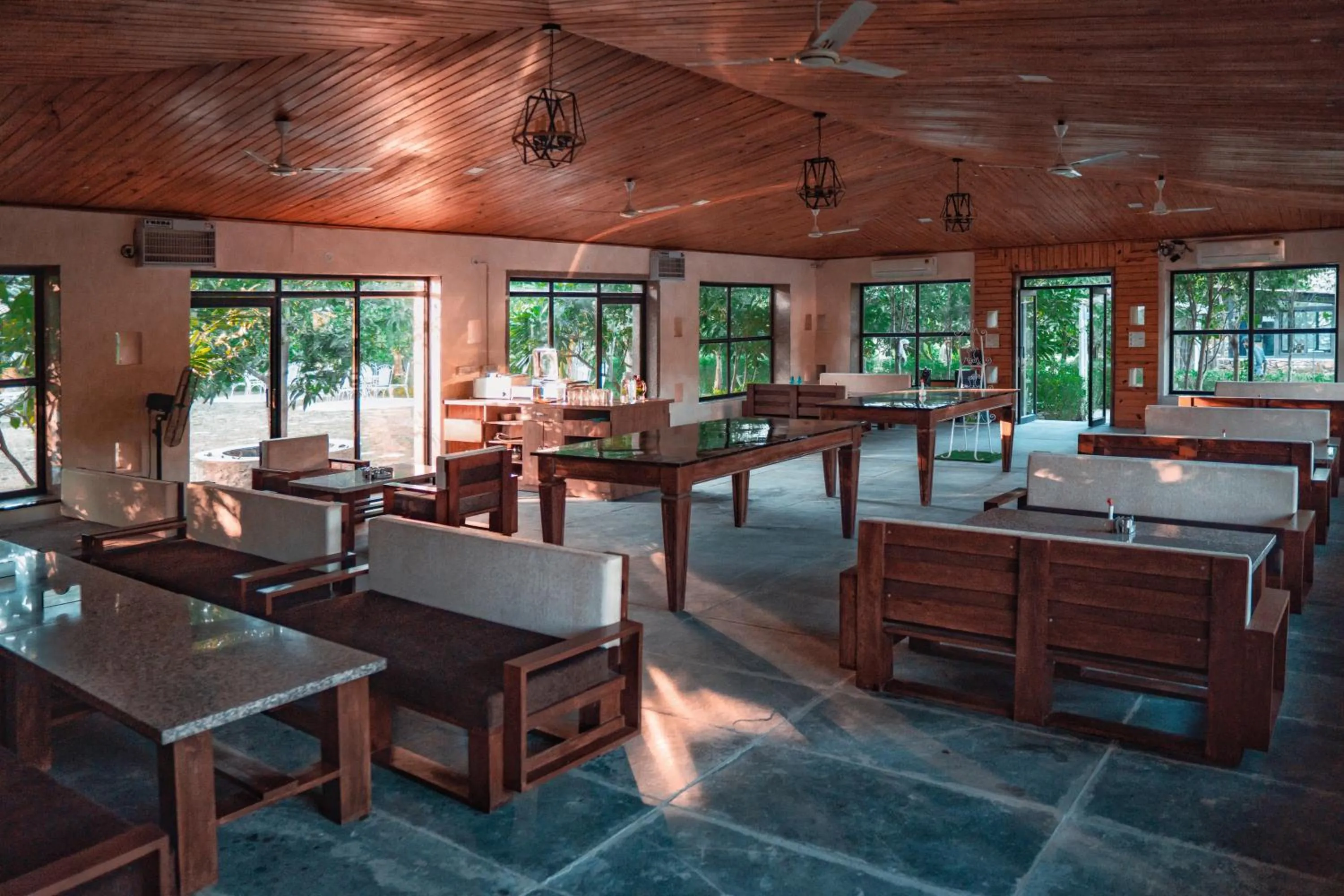 Restaurant/places to eat in The HighGarden Resort