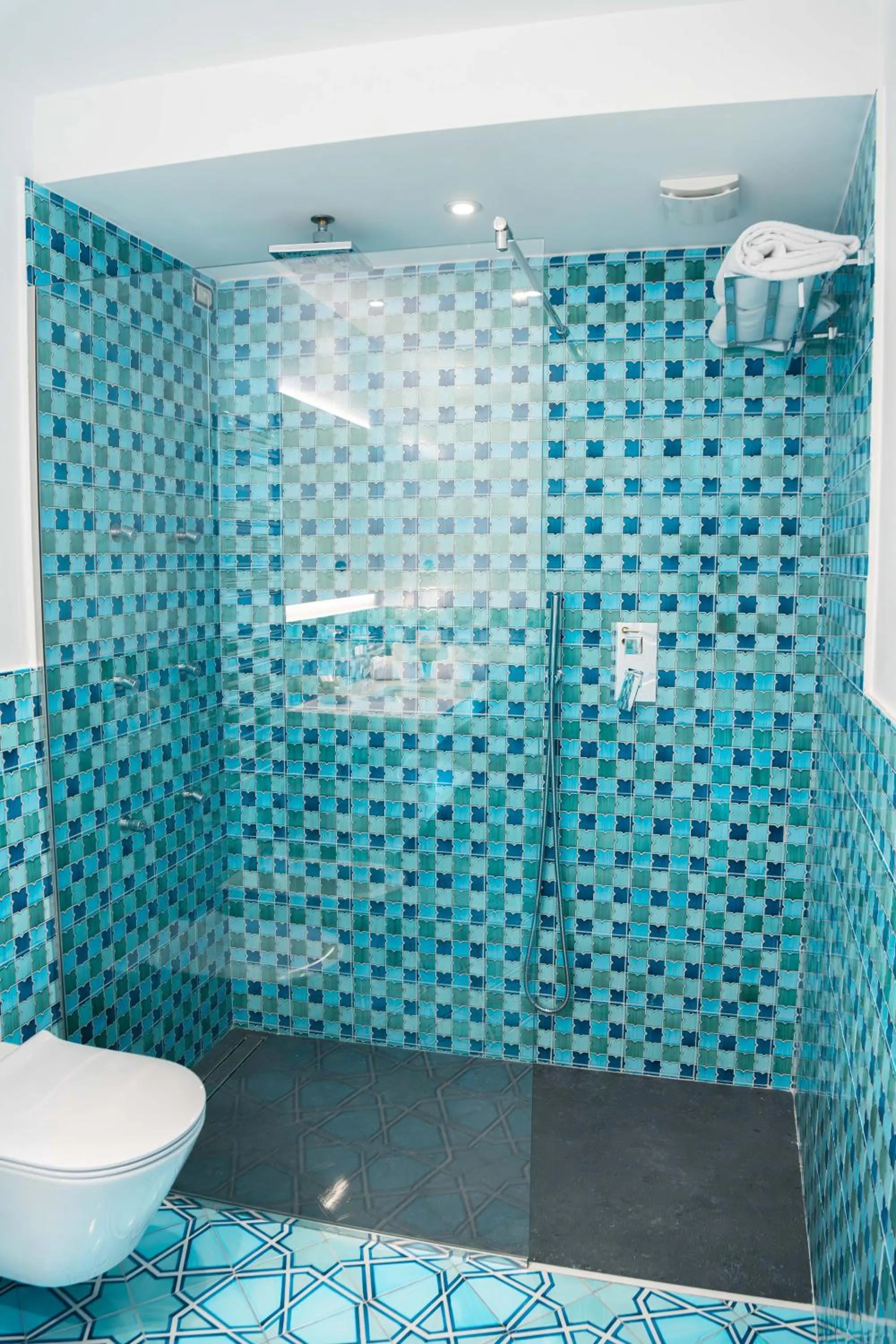 Shower in Hotel Conca d'Oro