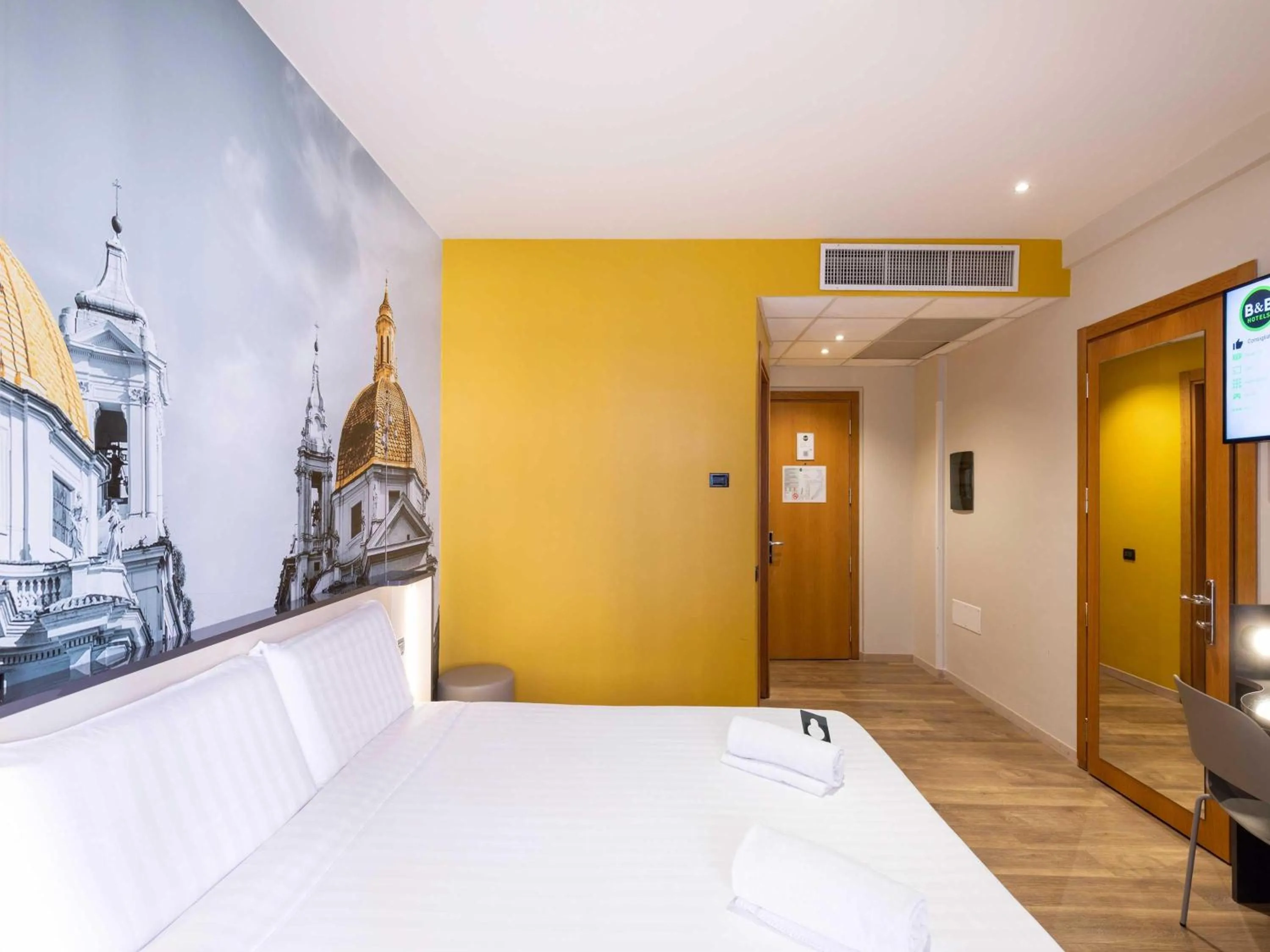 Photo of the whole room, Bed in B&B Hotel Roma Tuscolana San Giovanni