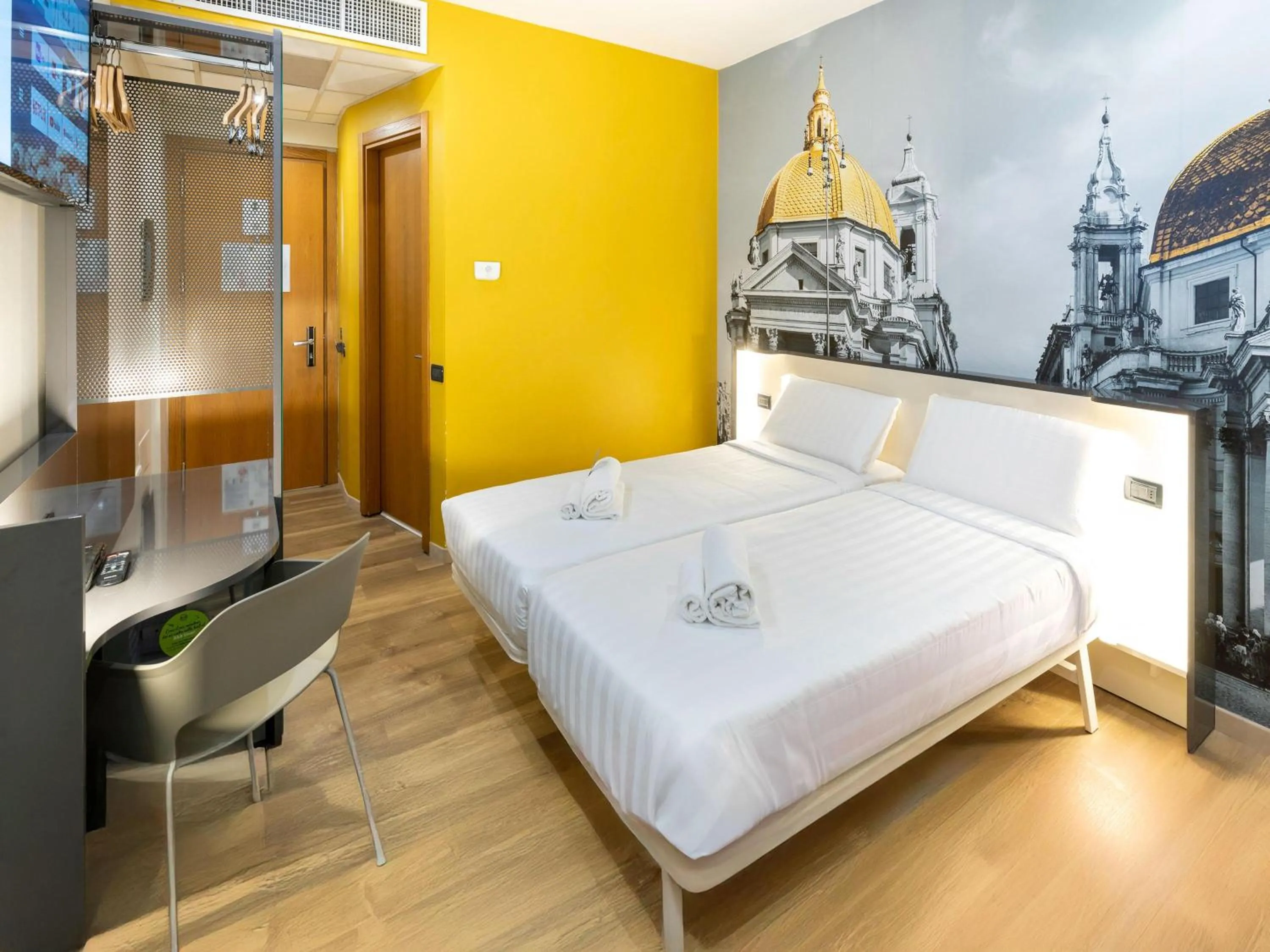 Photo of the whole room, Bed in B&B Hotel Roma Tuscolana San Giovanni