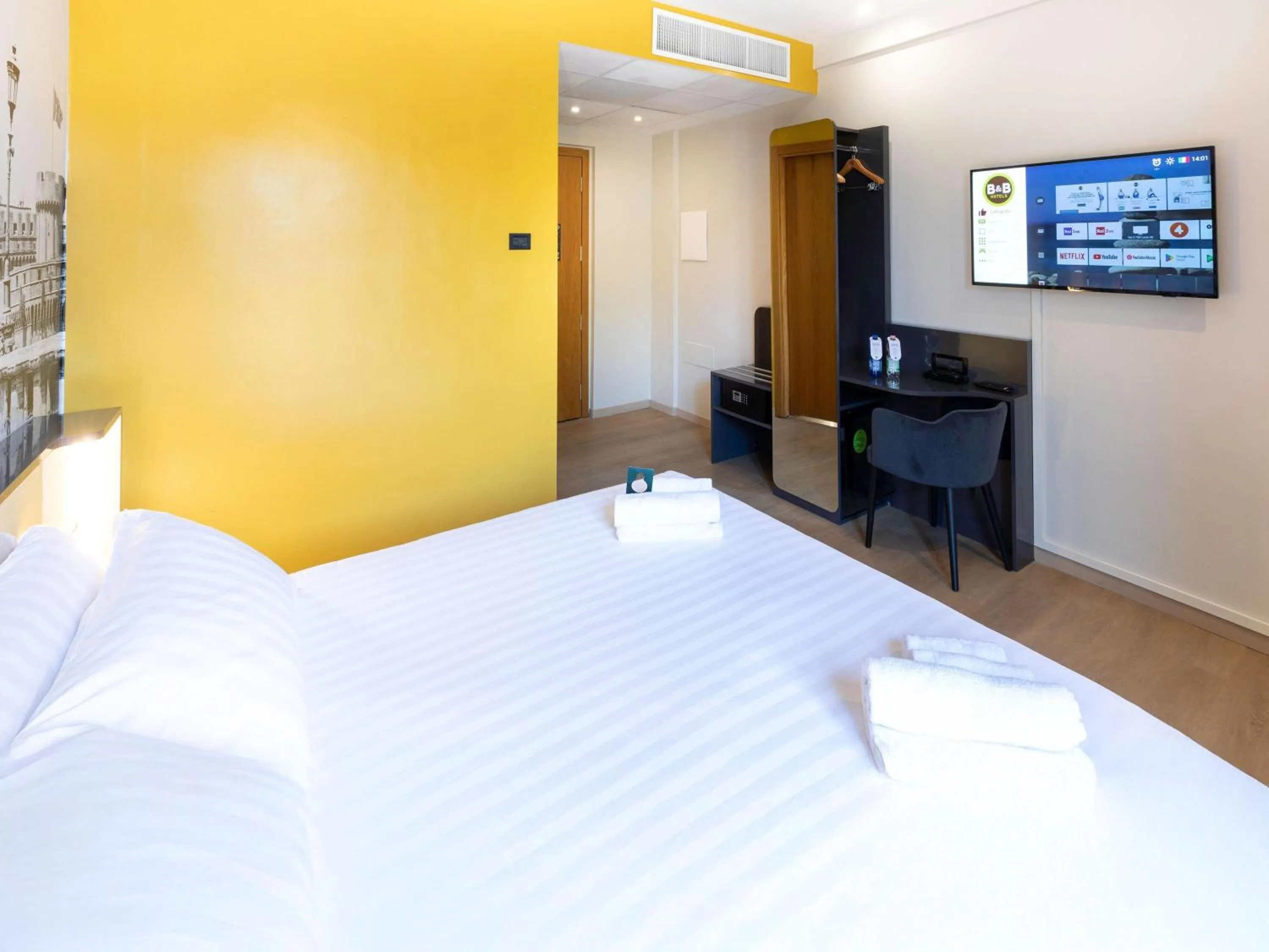 Photo of the whole room, Bed in B&B Hotel Roma Tuscolana San Giovanni