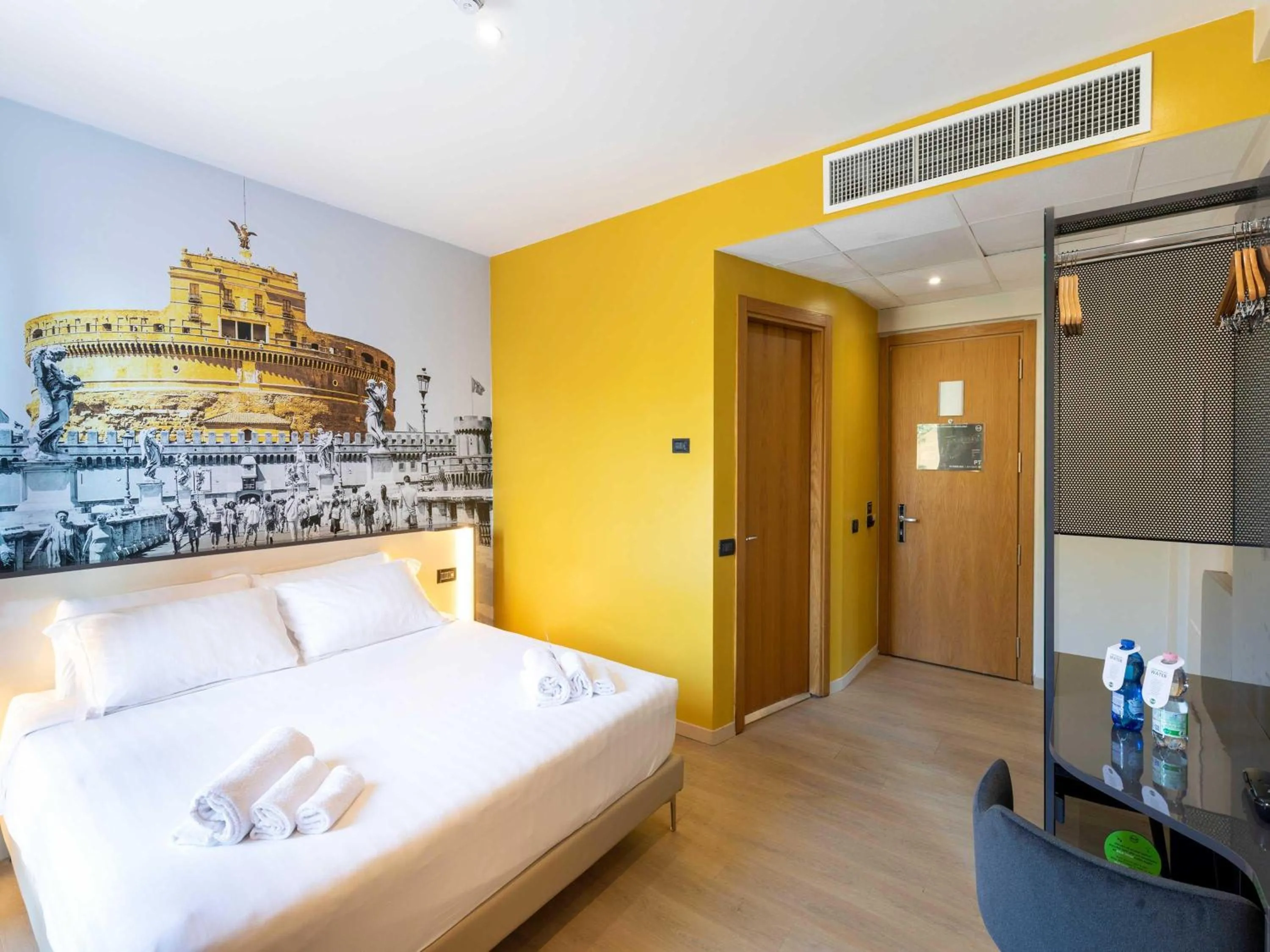 Photo of the whole room, Bed in B&B Hotel Roma Tuscolana San Giovanni