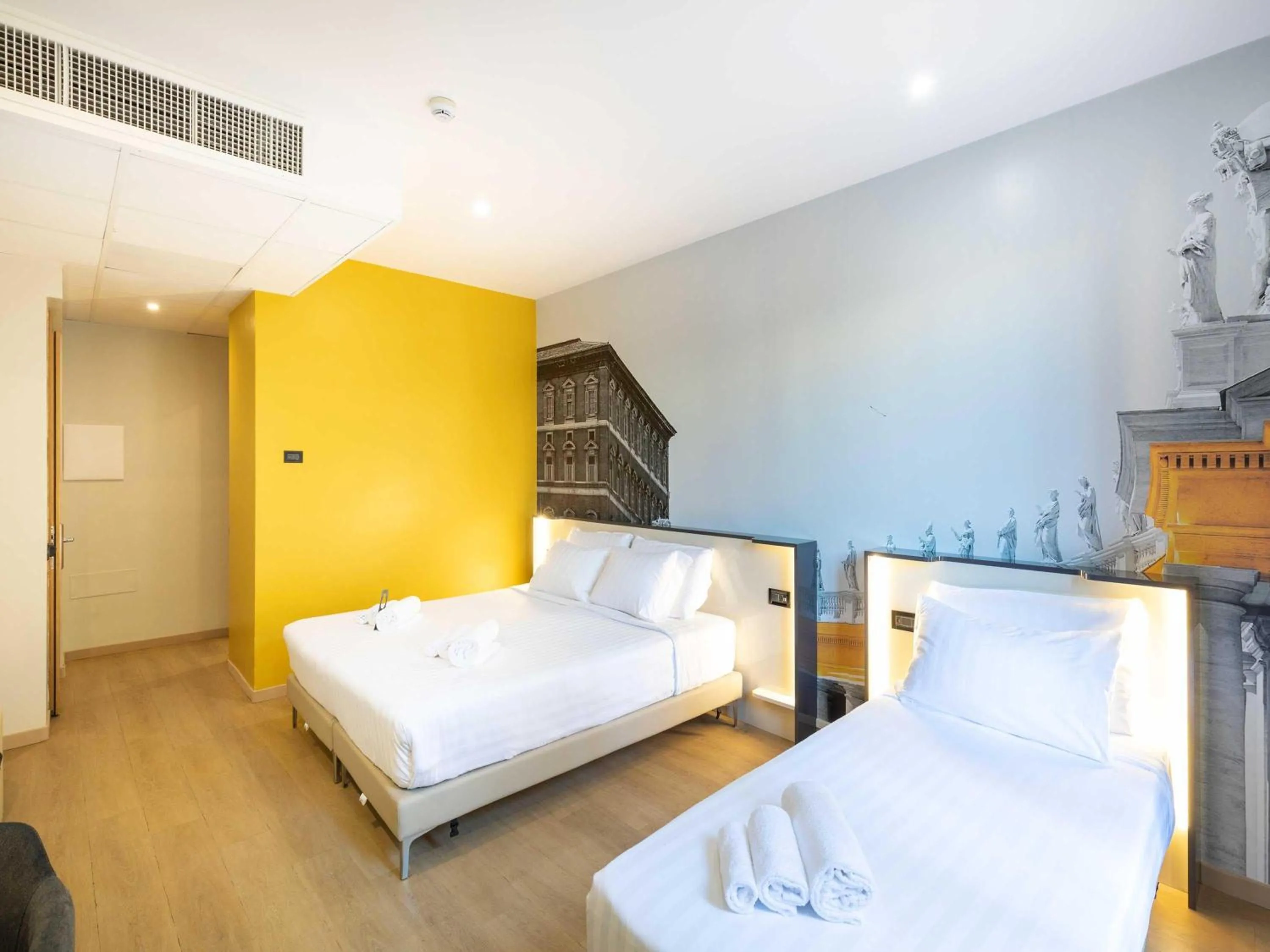 Photo of the whole room, Bed in B&B Hotel Roma Tuscolana San Giovanni