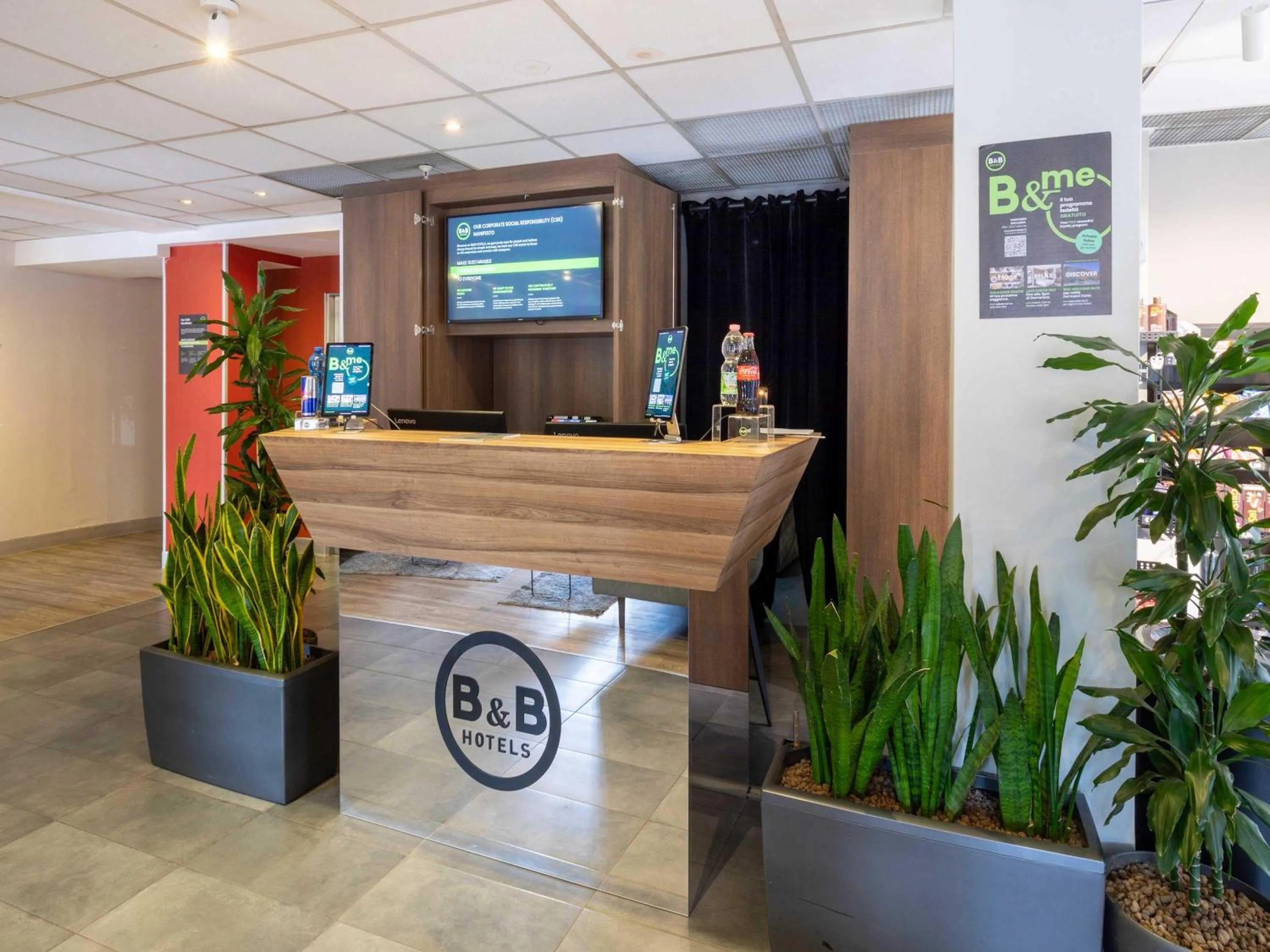 Lobby or reception in B&B Hotel Roma Tuscolana San Giovanni