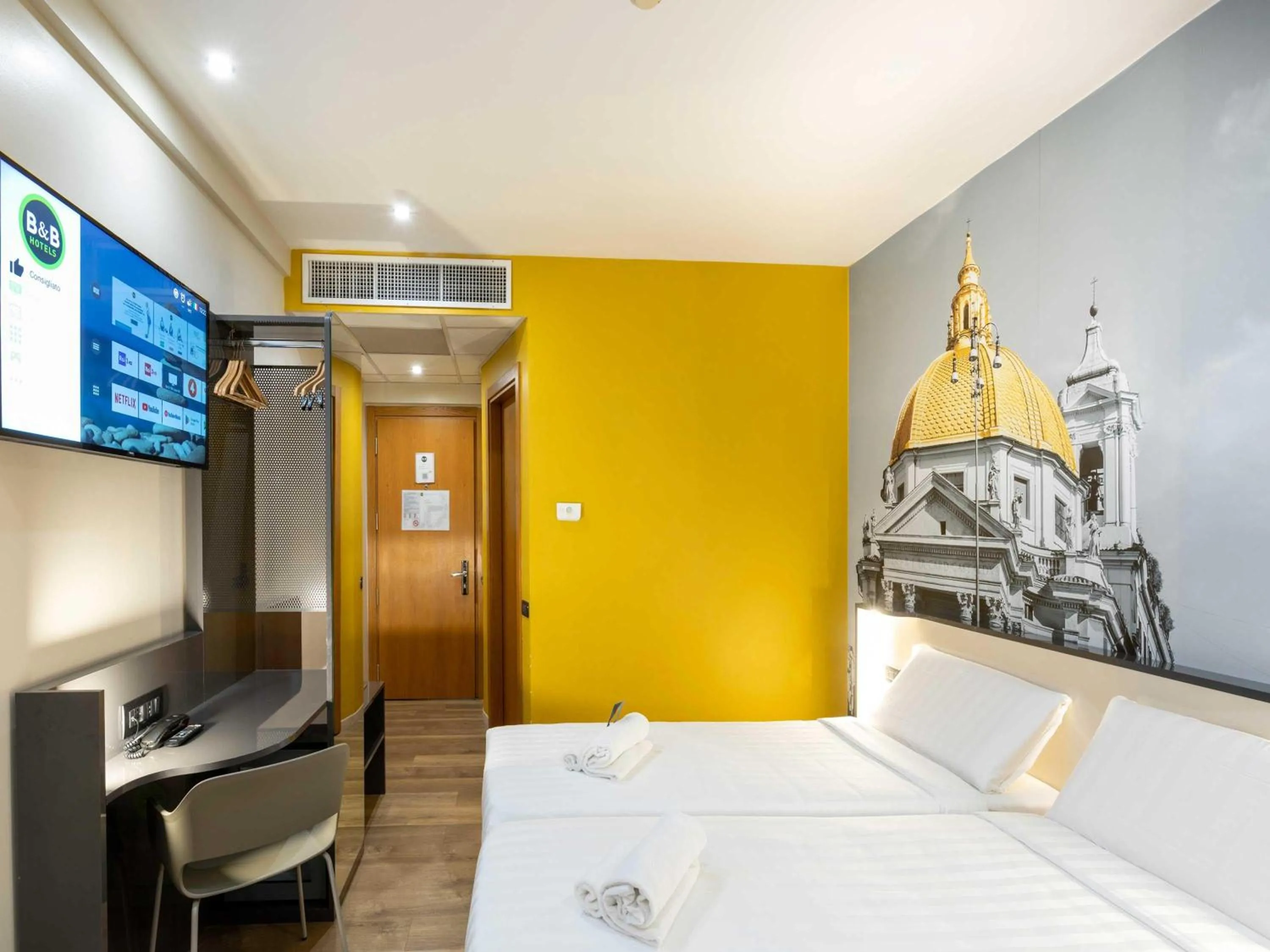 Photo of the whole room, Bed in B&B Hotel Roma Tuscolana San Giovanni