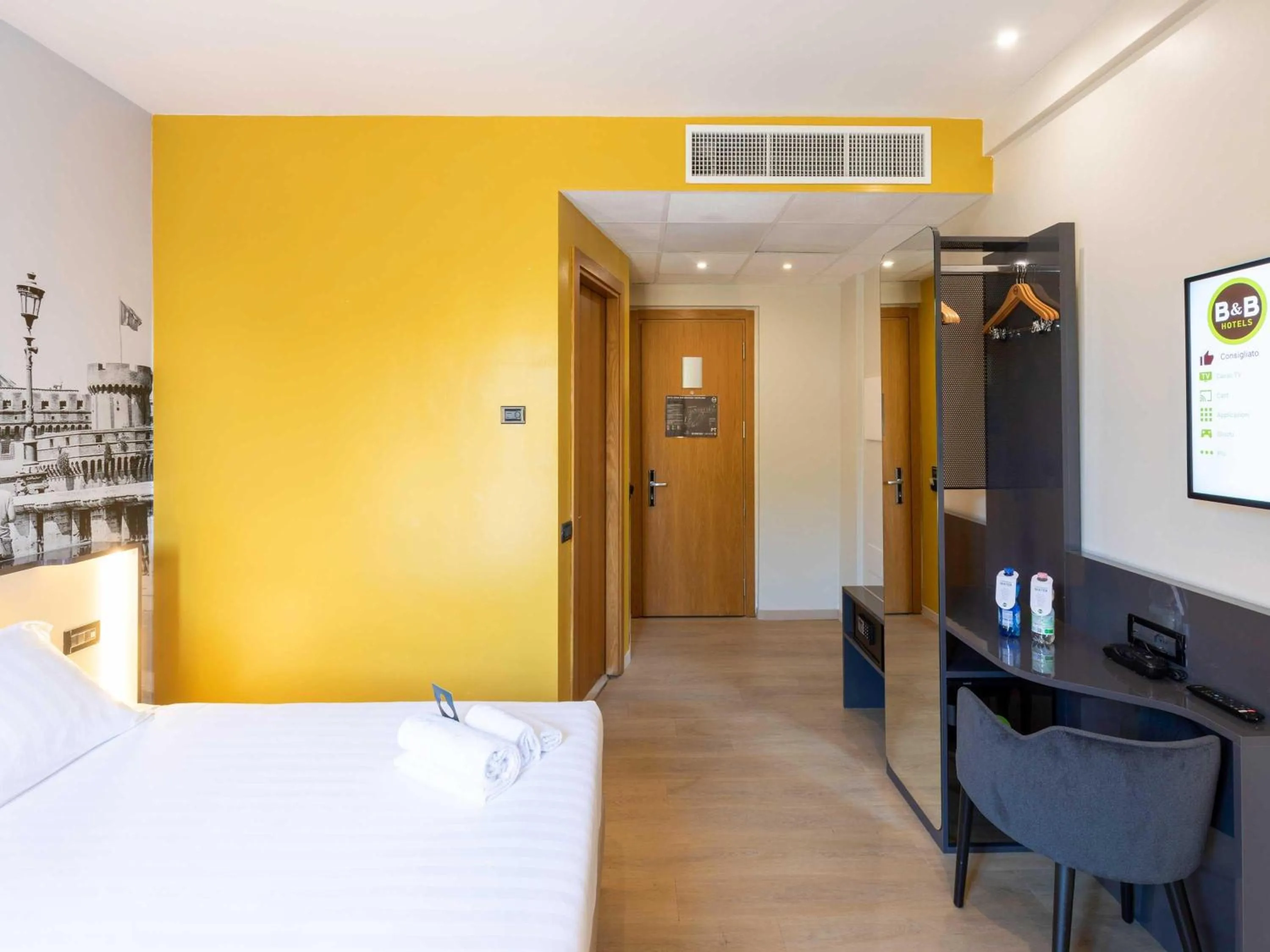 Photo of the whole room, Bed in B&B Hotel Roma Tuscolana San Giovanni