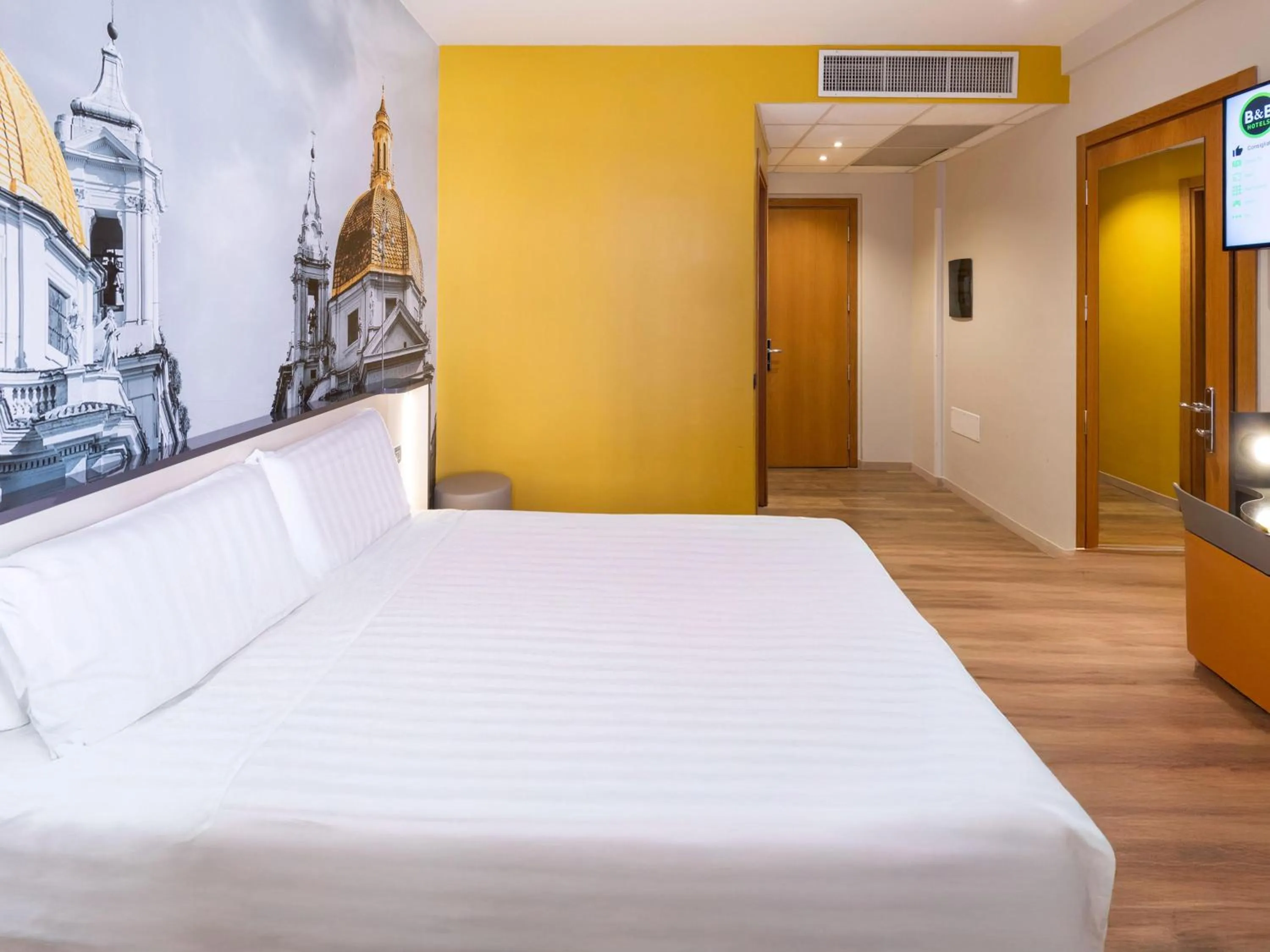 Photo of the whole room, Bed in B&B Hotel Roma Tuscolana San Giovanni