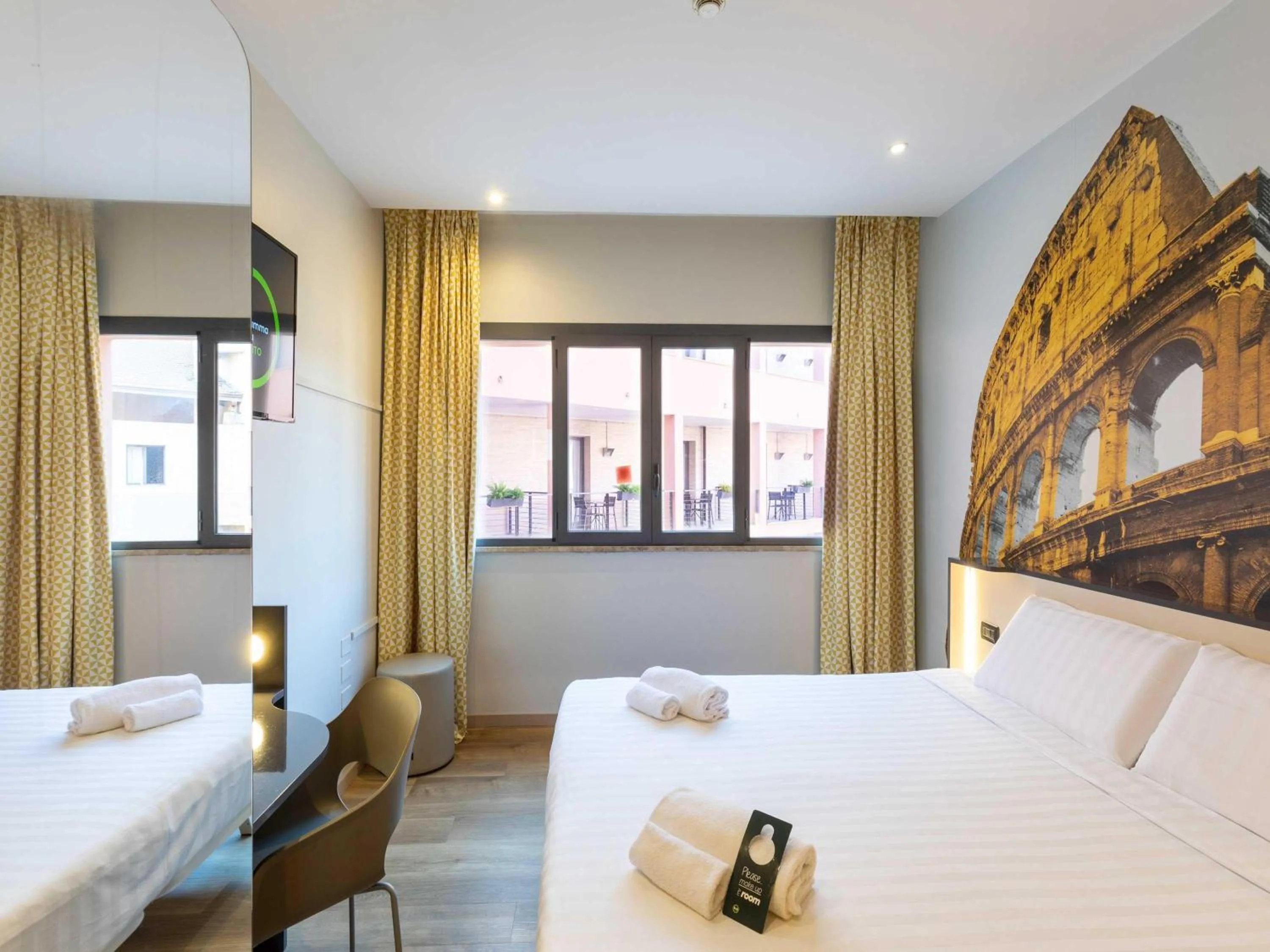 Photo of the whole room, Bed in B&B Hotel Roma Tuscolana San Giovanni