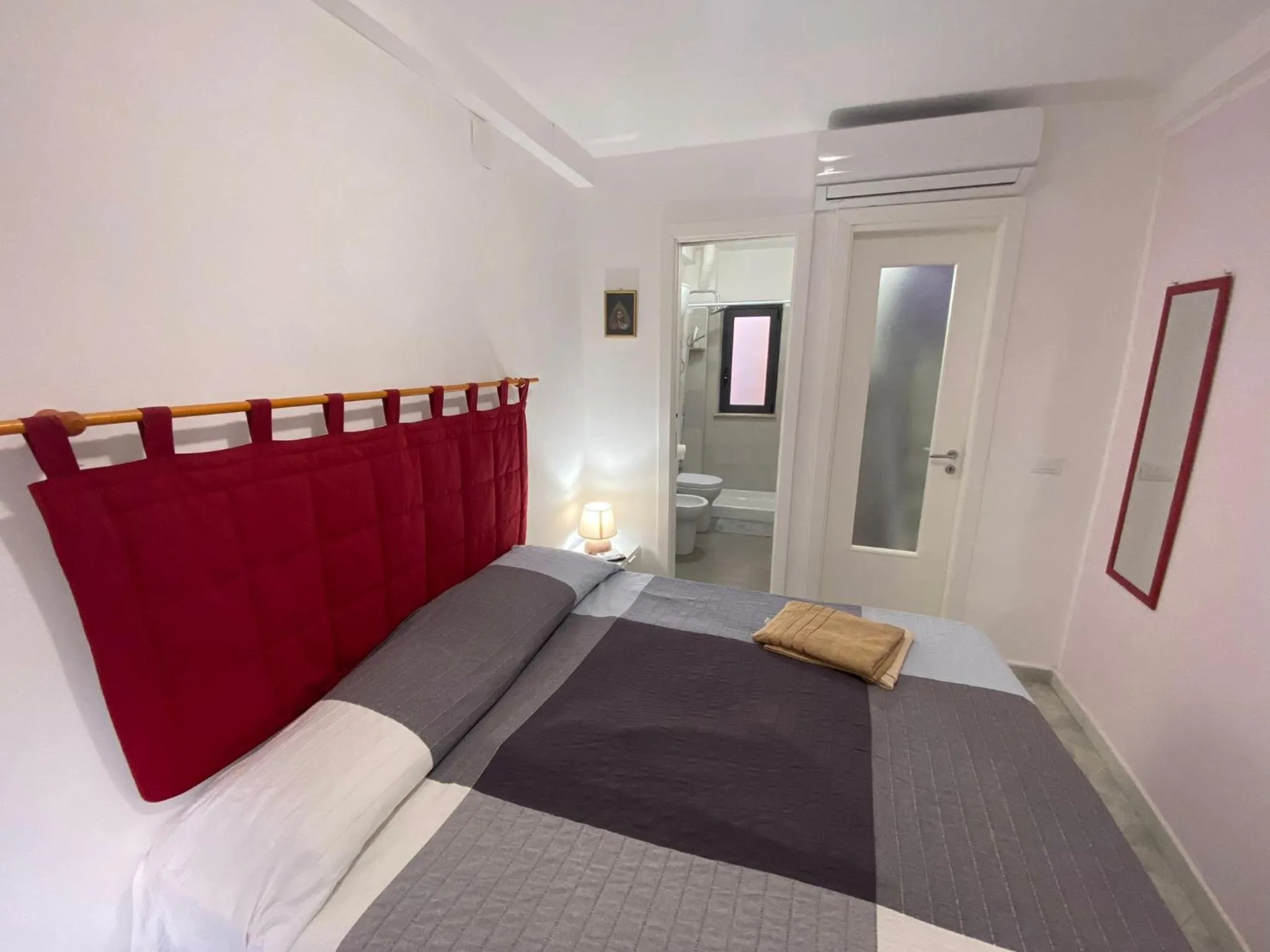 Photo of the whole room, Bed in B&B Casetta Verde FELICE