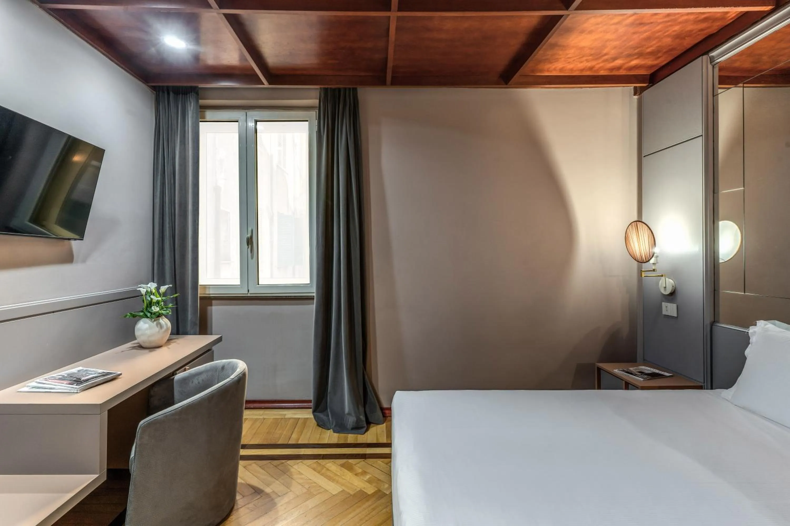 Bed in Madison Hotel