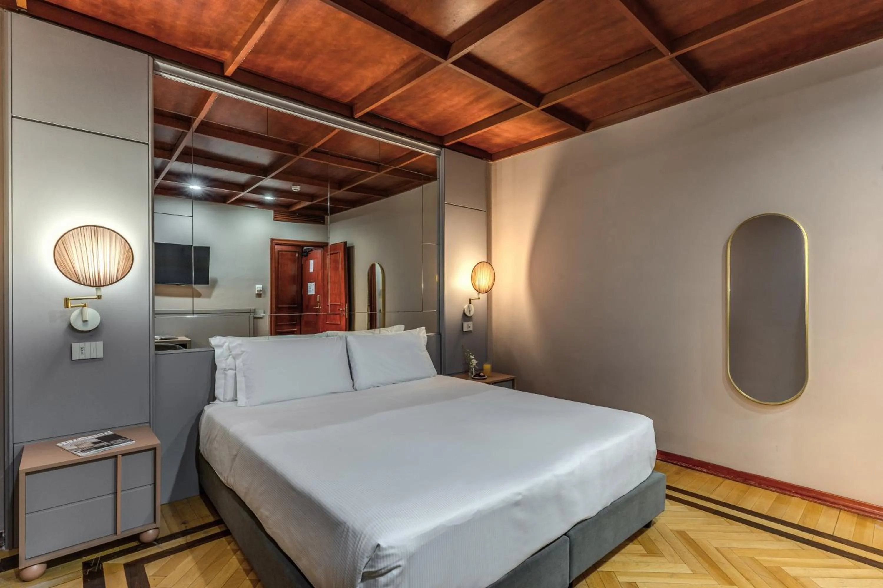 Bed in Madison Hotel