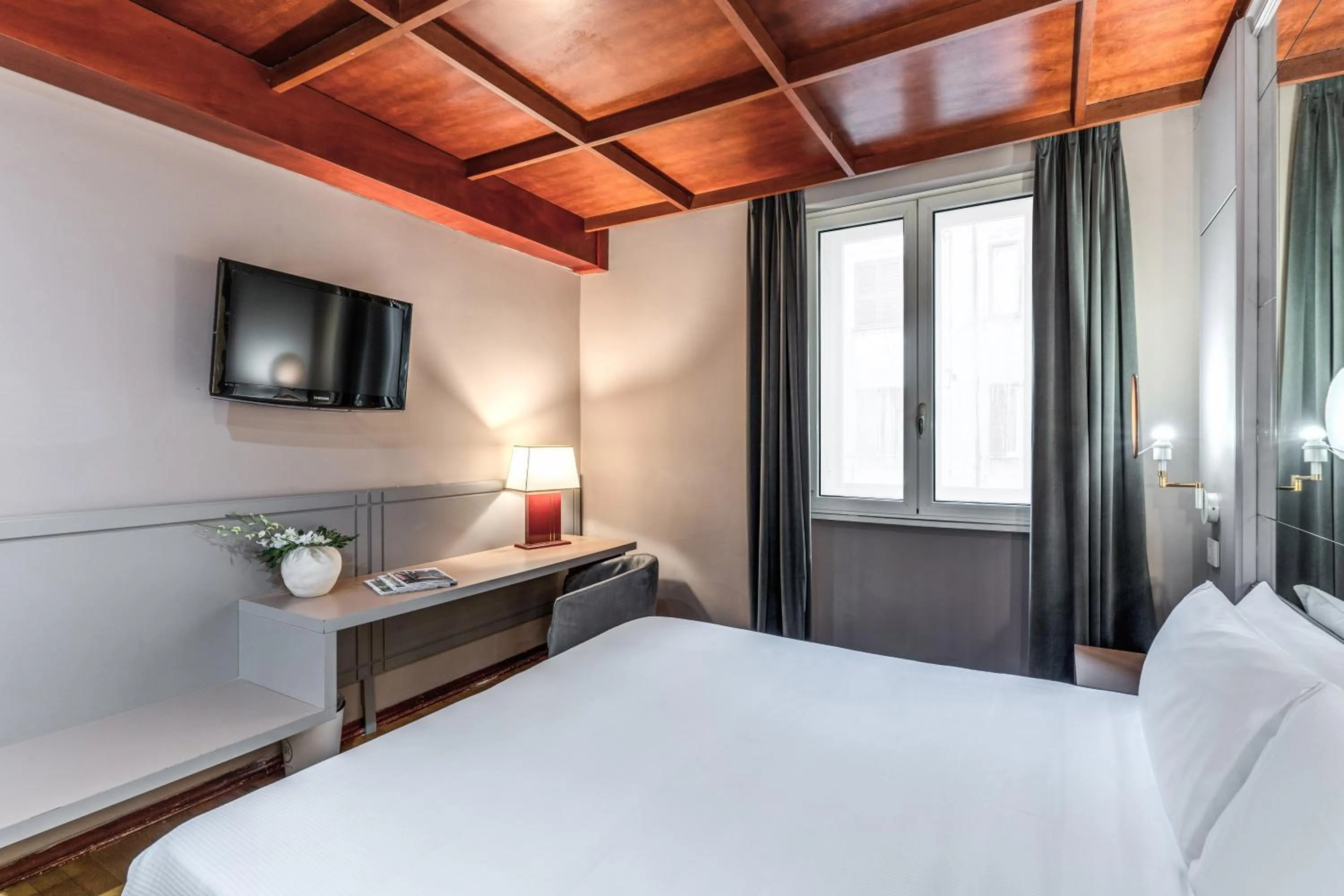 Bed in Madison Hotel