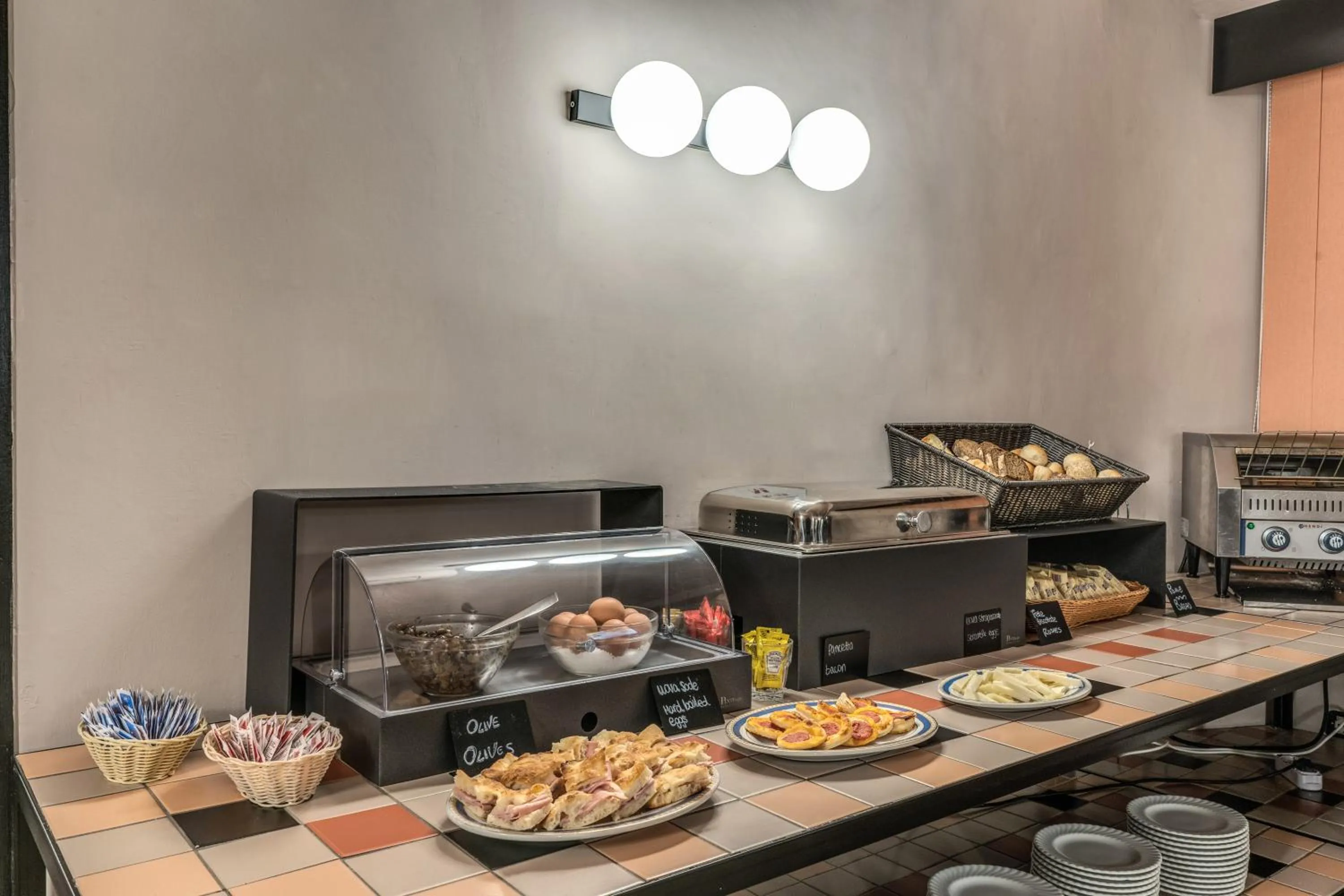 Food and drinks in Madison Hotel