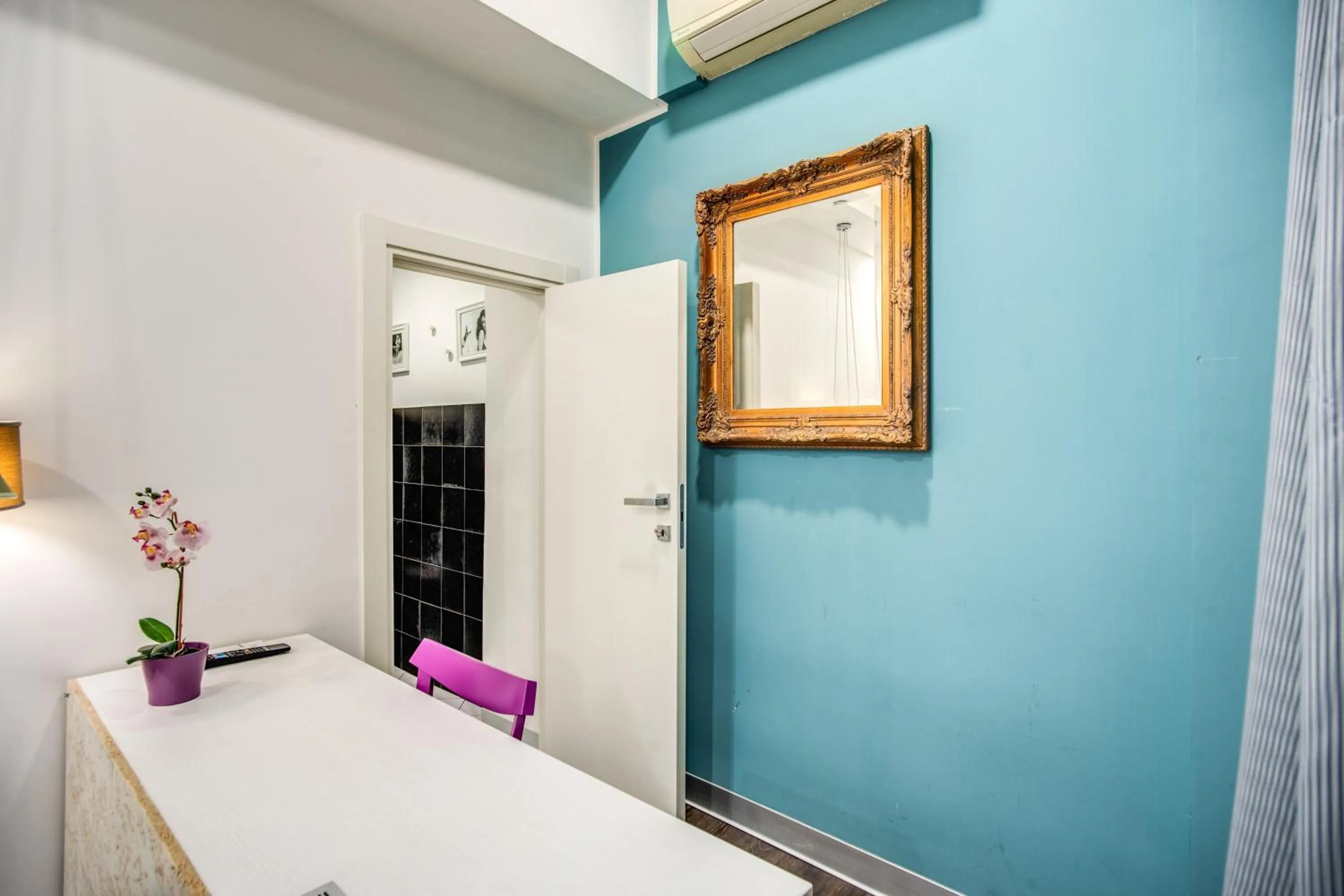 Decorative detail, Bed in Hotel Seiler