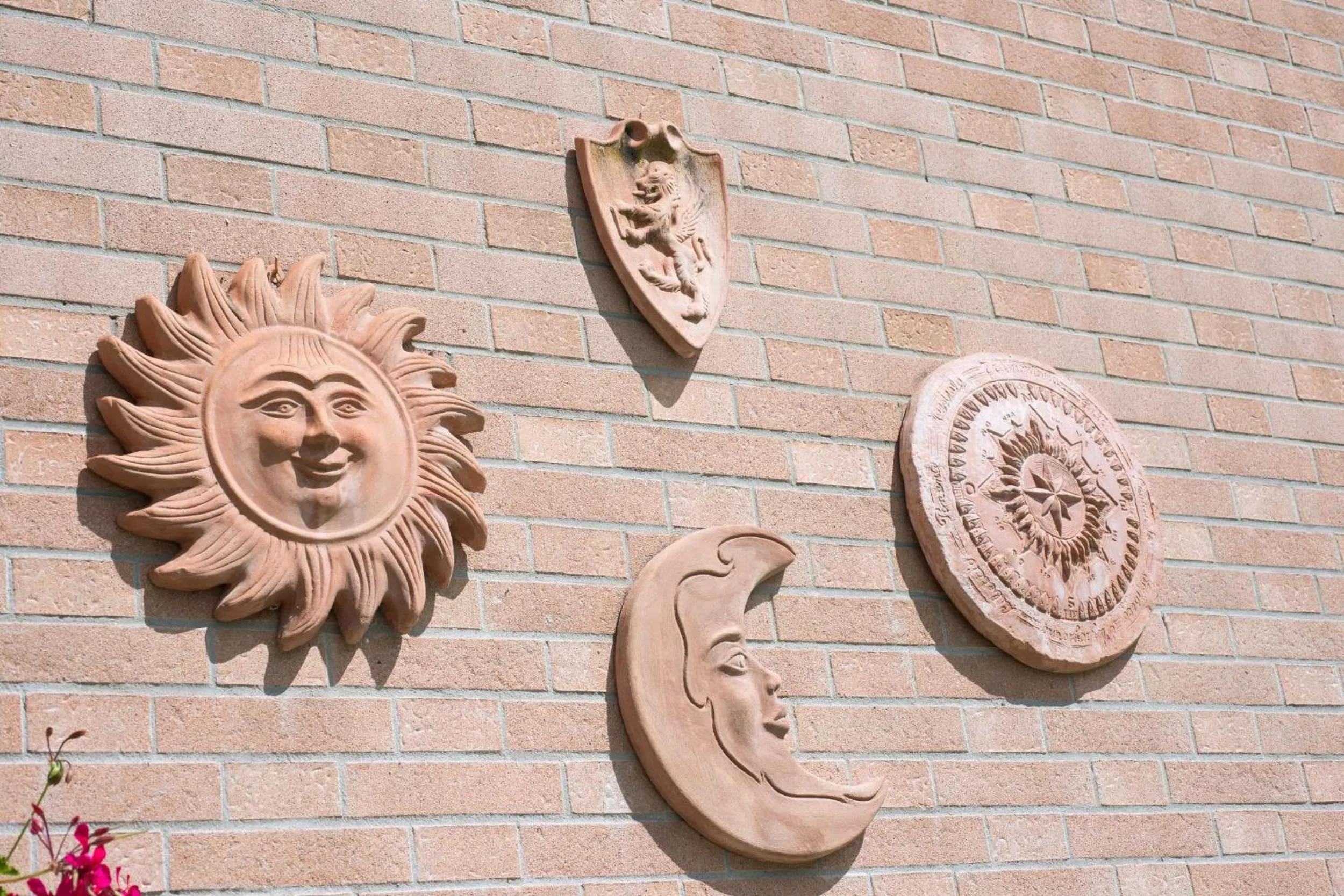 Decorative detail in Casa Lari