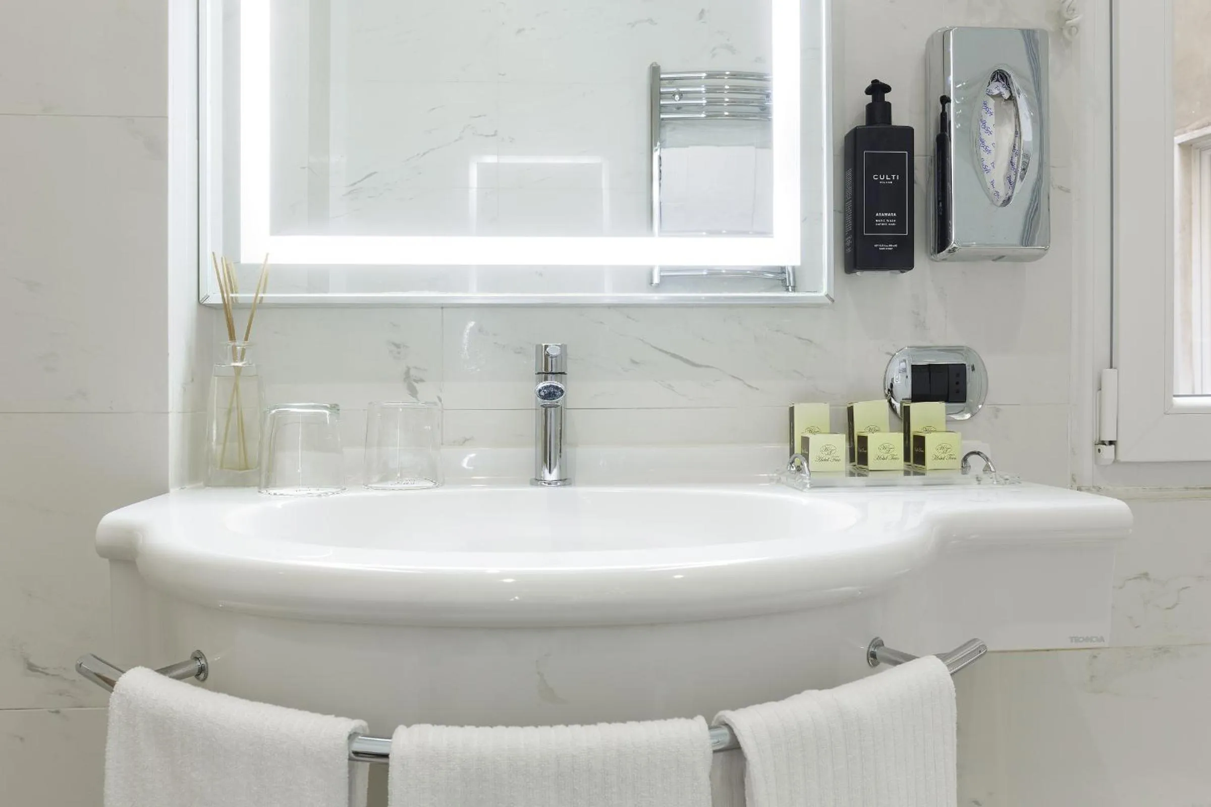 Shower in Hotel Teco