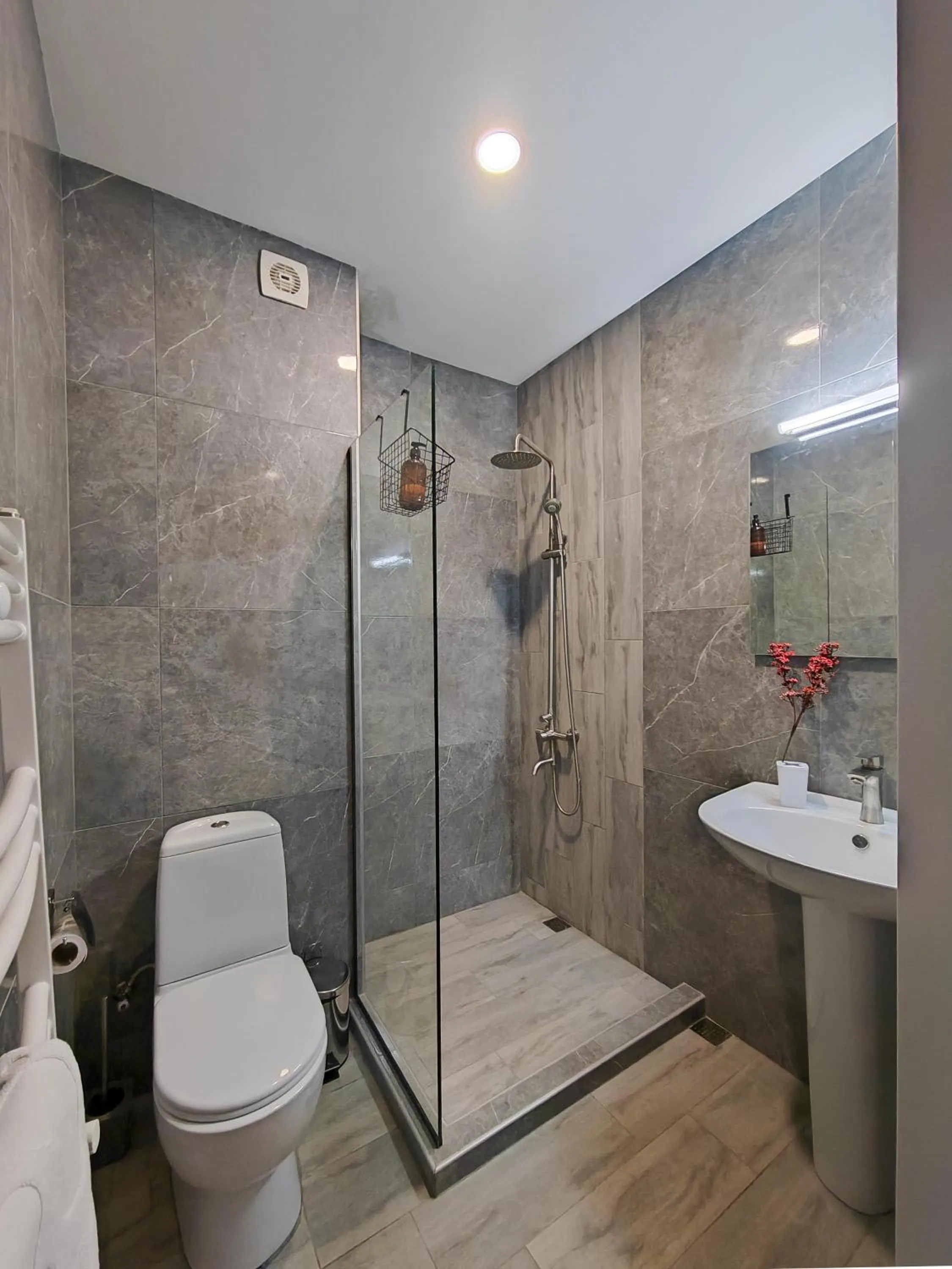 Shower in Round Garden Hotel