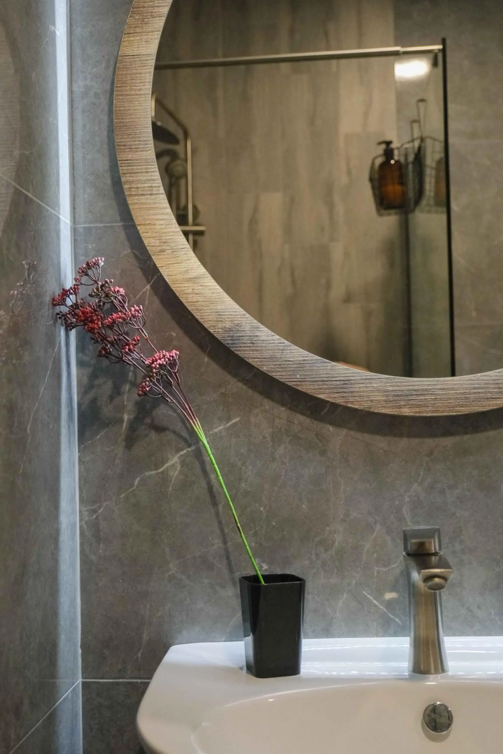 Shower in Round Garden Hotel