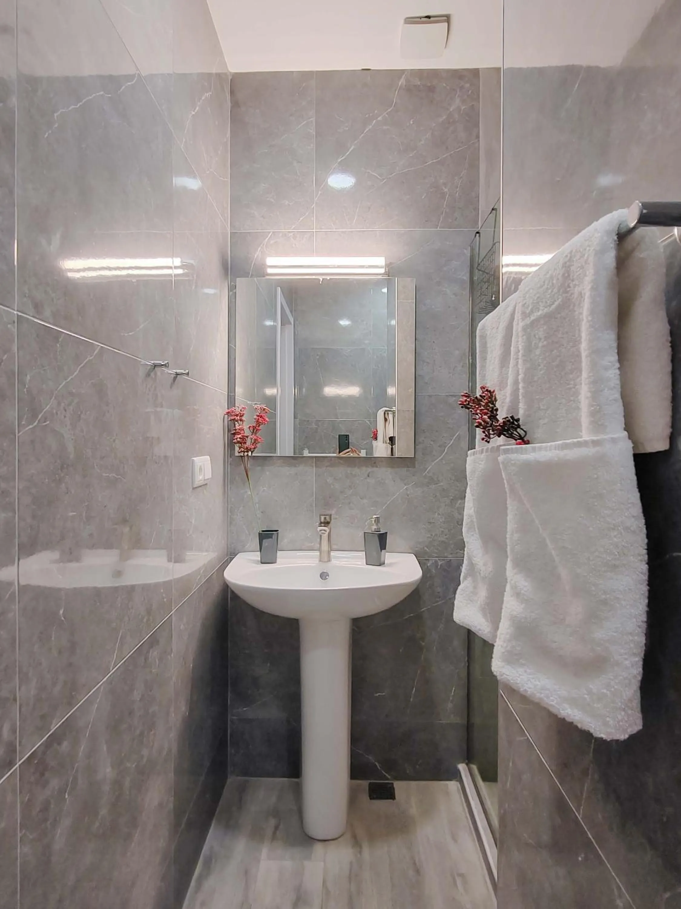 Shower in Round Garden Hotel