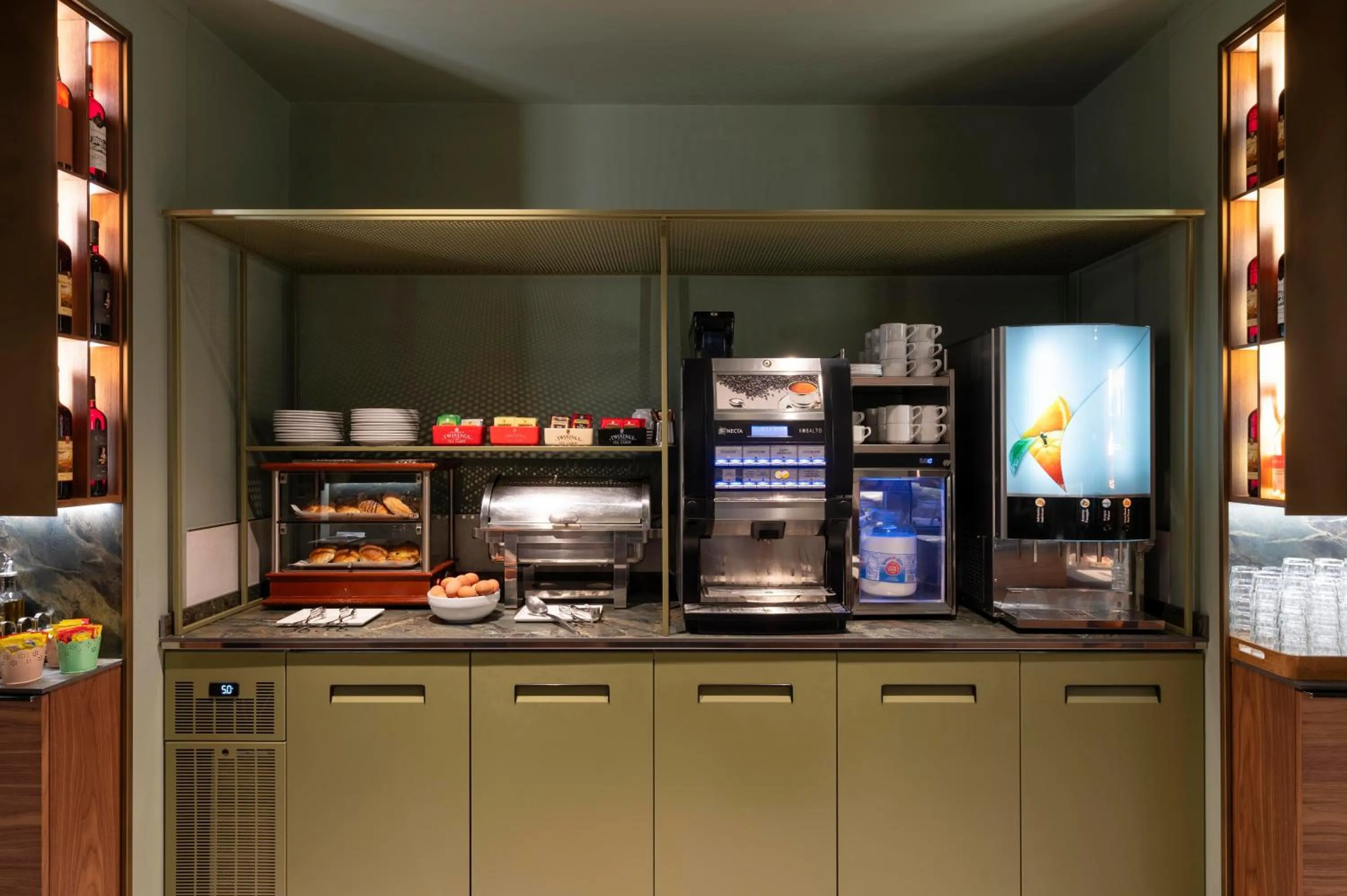 Food and drinks in Hotel Hiberia