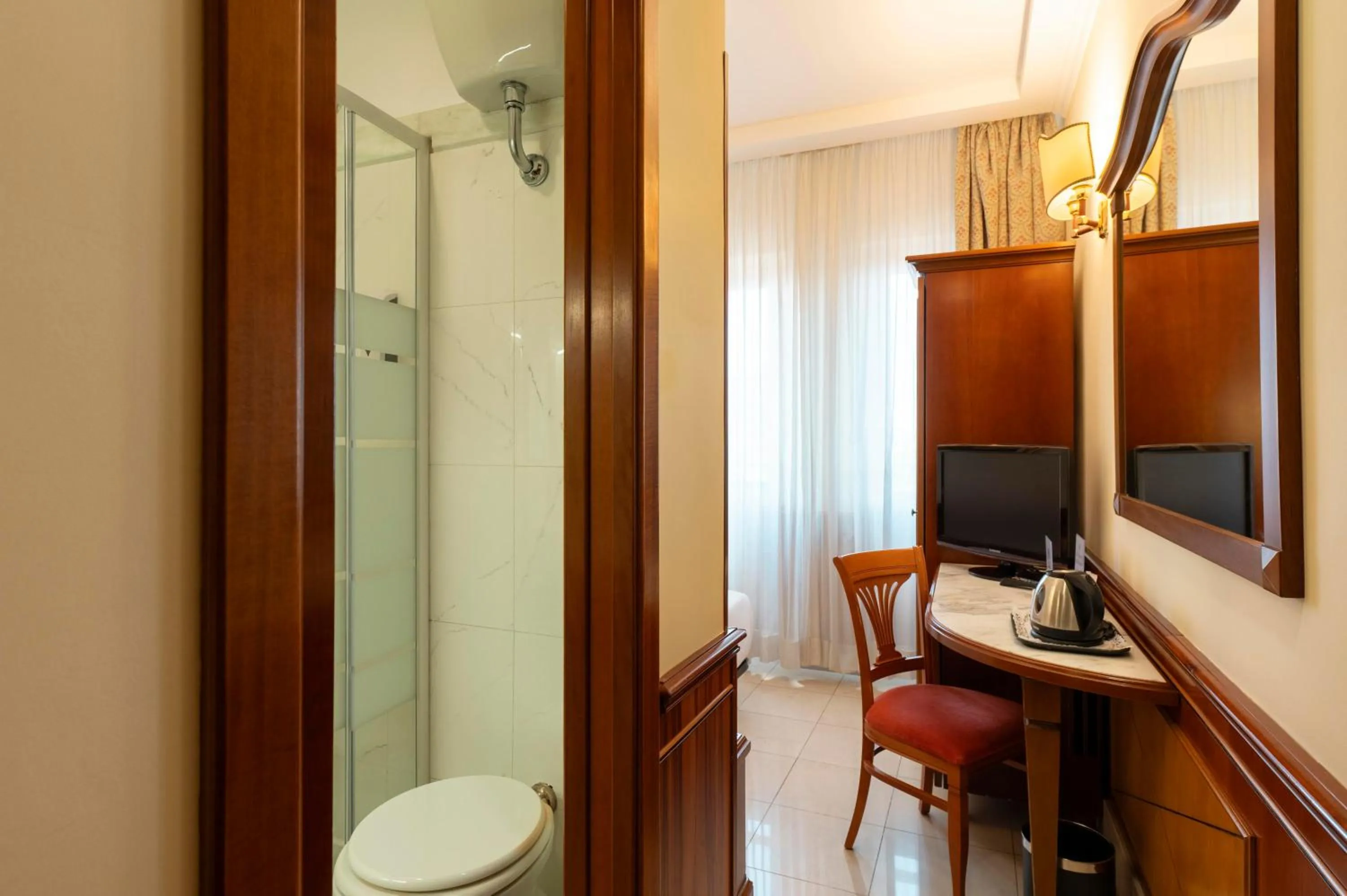 Shower in Hotel Hiberia