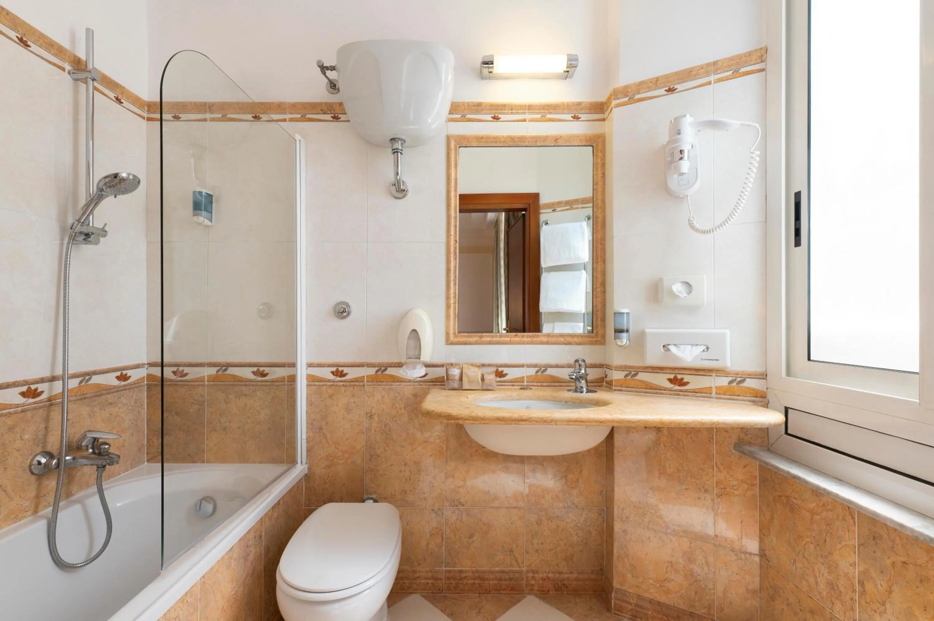 Toilet in Hotel Hiberia