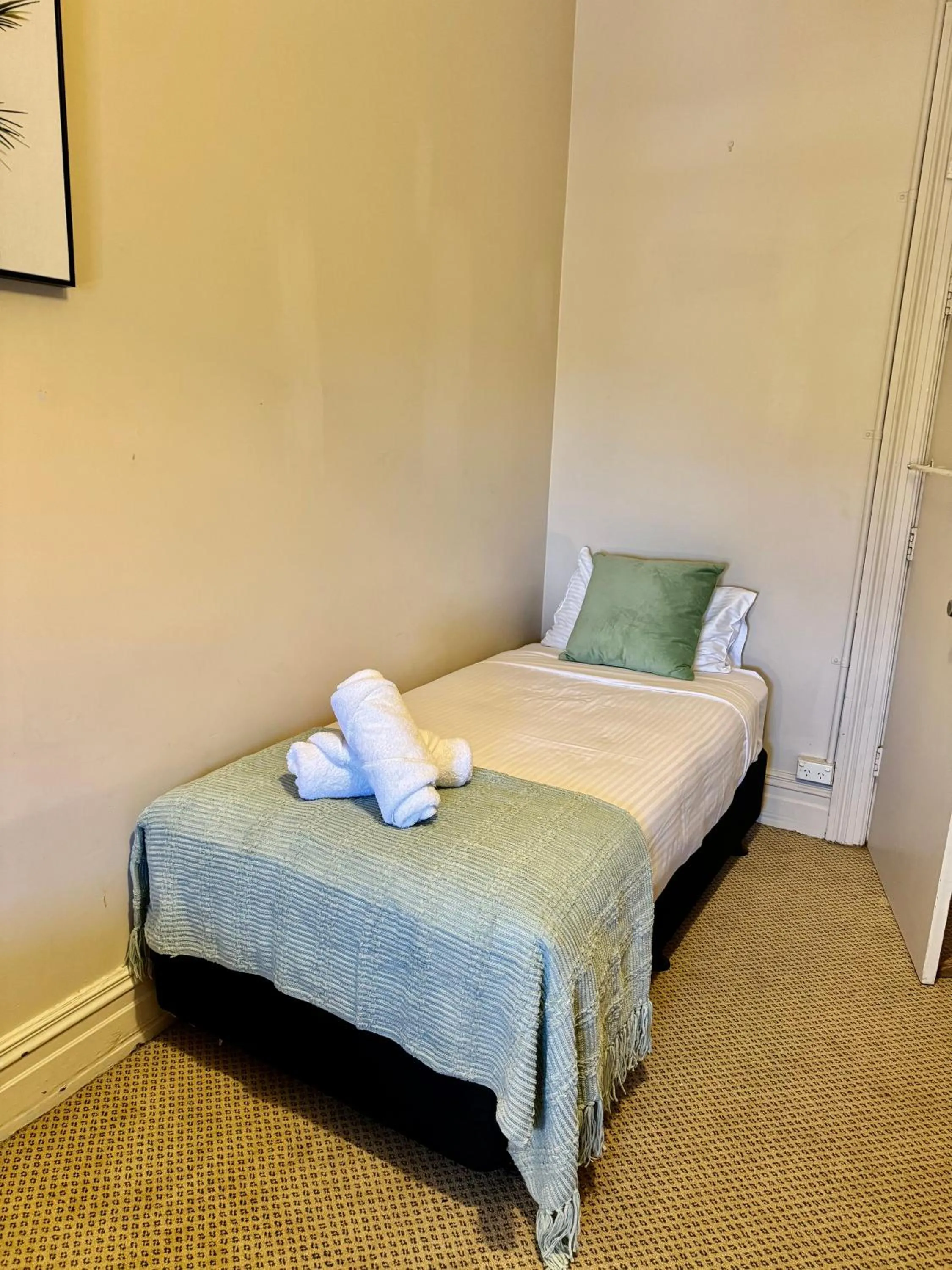 Bed in The Commercial Hotel Wallerawang