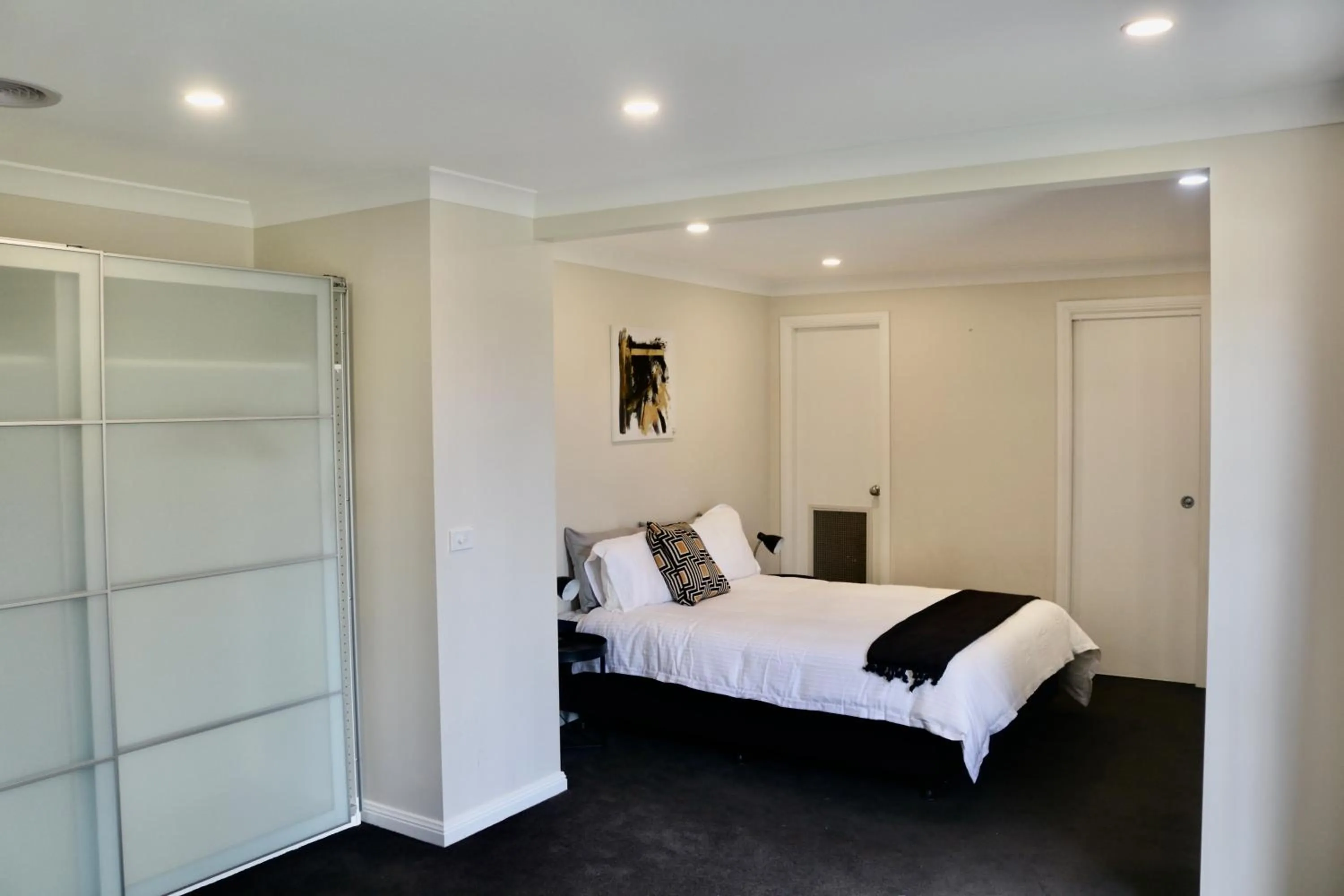 Bed in The Commercial Hotel Wallerawang